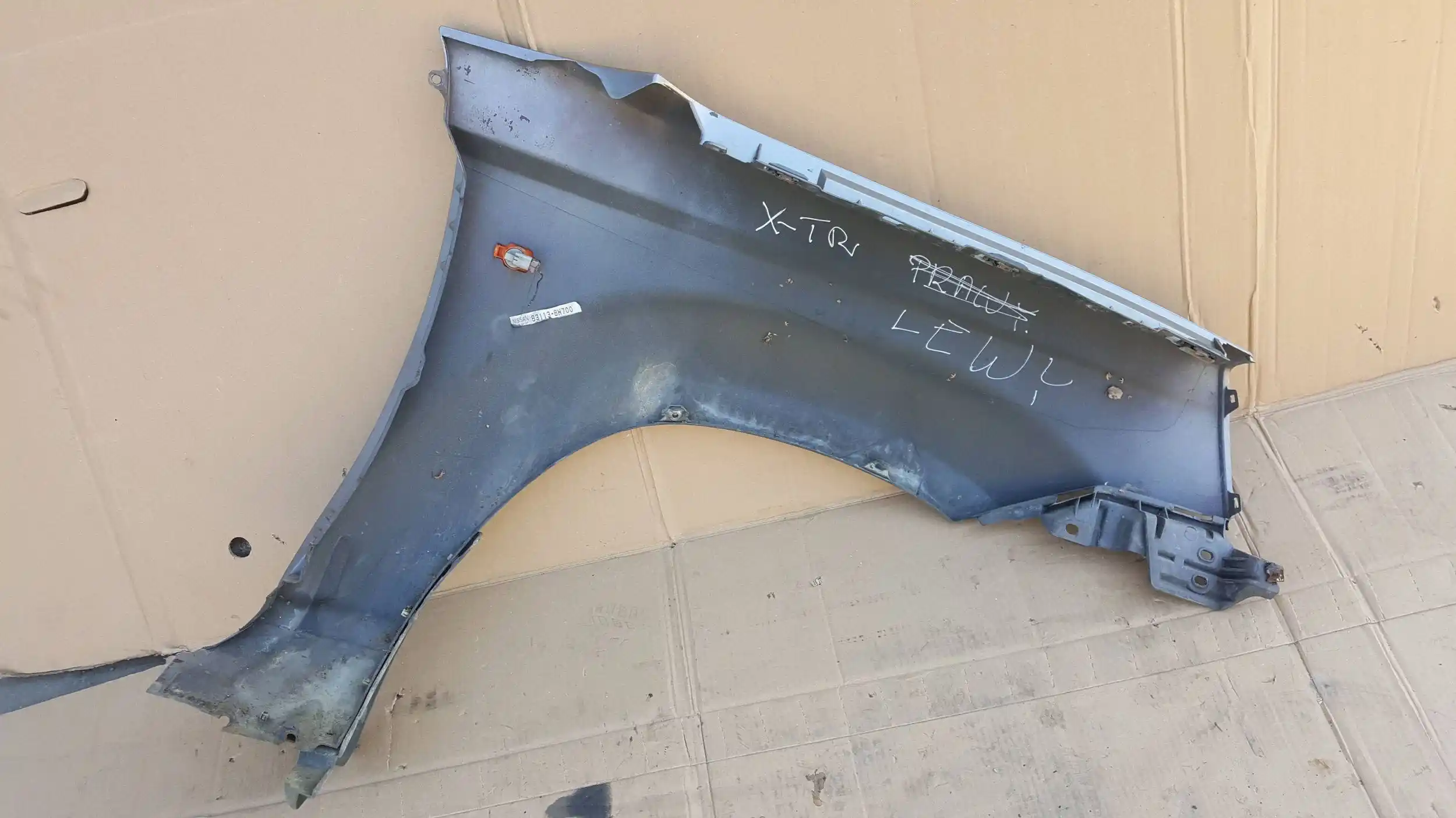BŁOTNIK LEWY PRZÓD PRZEDNI 631138H700 NISSAN X TRAIL T30 01-07 KX4