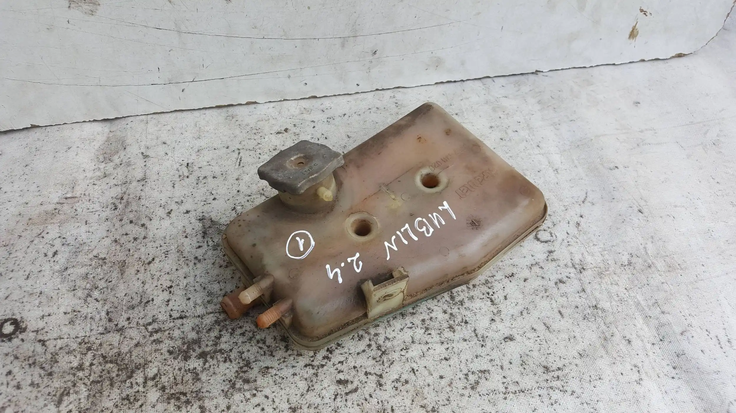 ZBIORNICZEK WYRÓWNAWCZY 3321311020 DAEWOO LUBLIN 2.4 97-
