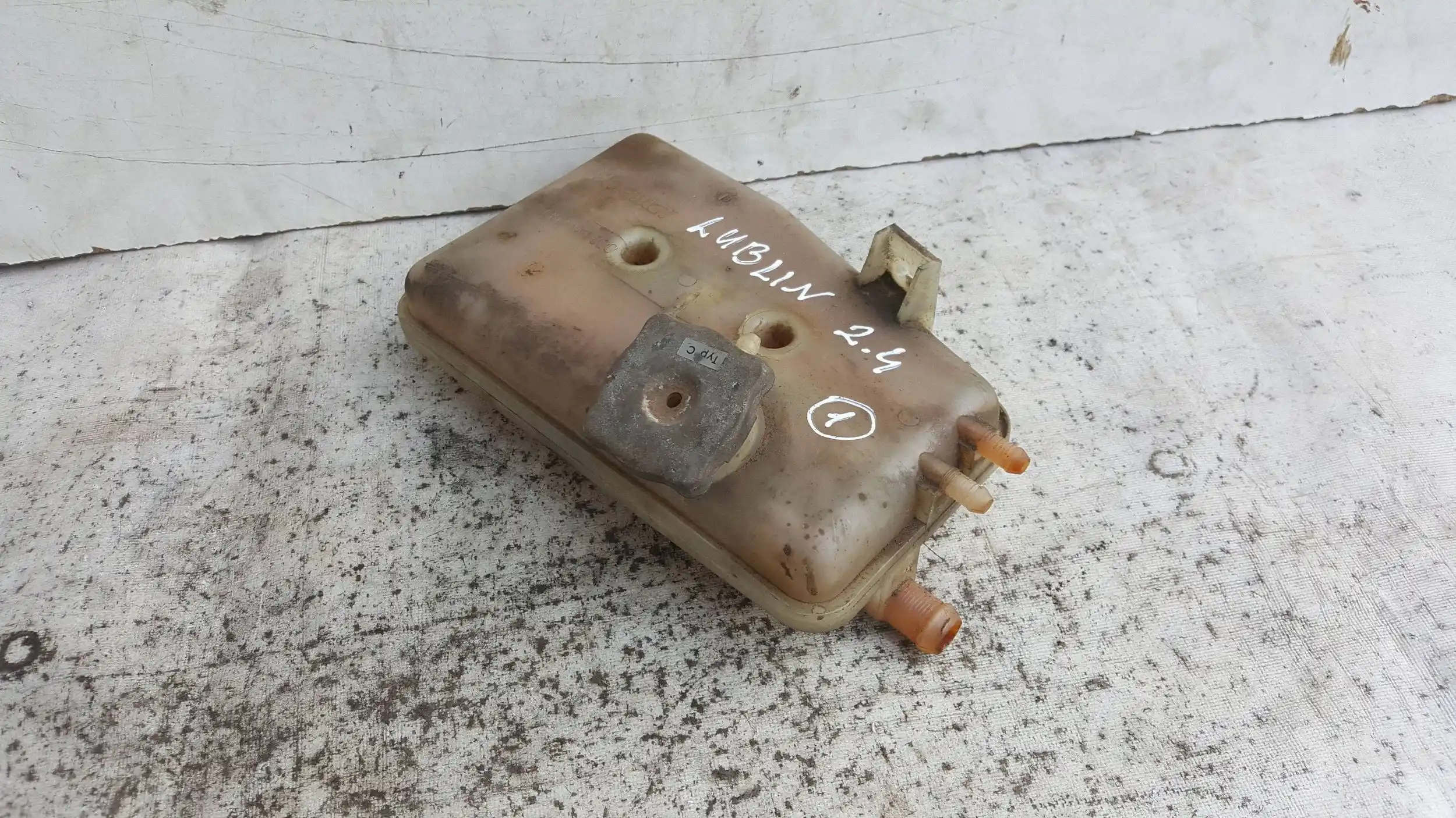 ZBIORNICZEK WYRÓWNAWCZY 3321311020 DAEWOO LUBLIN 2.4 97-