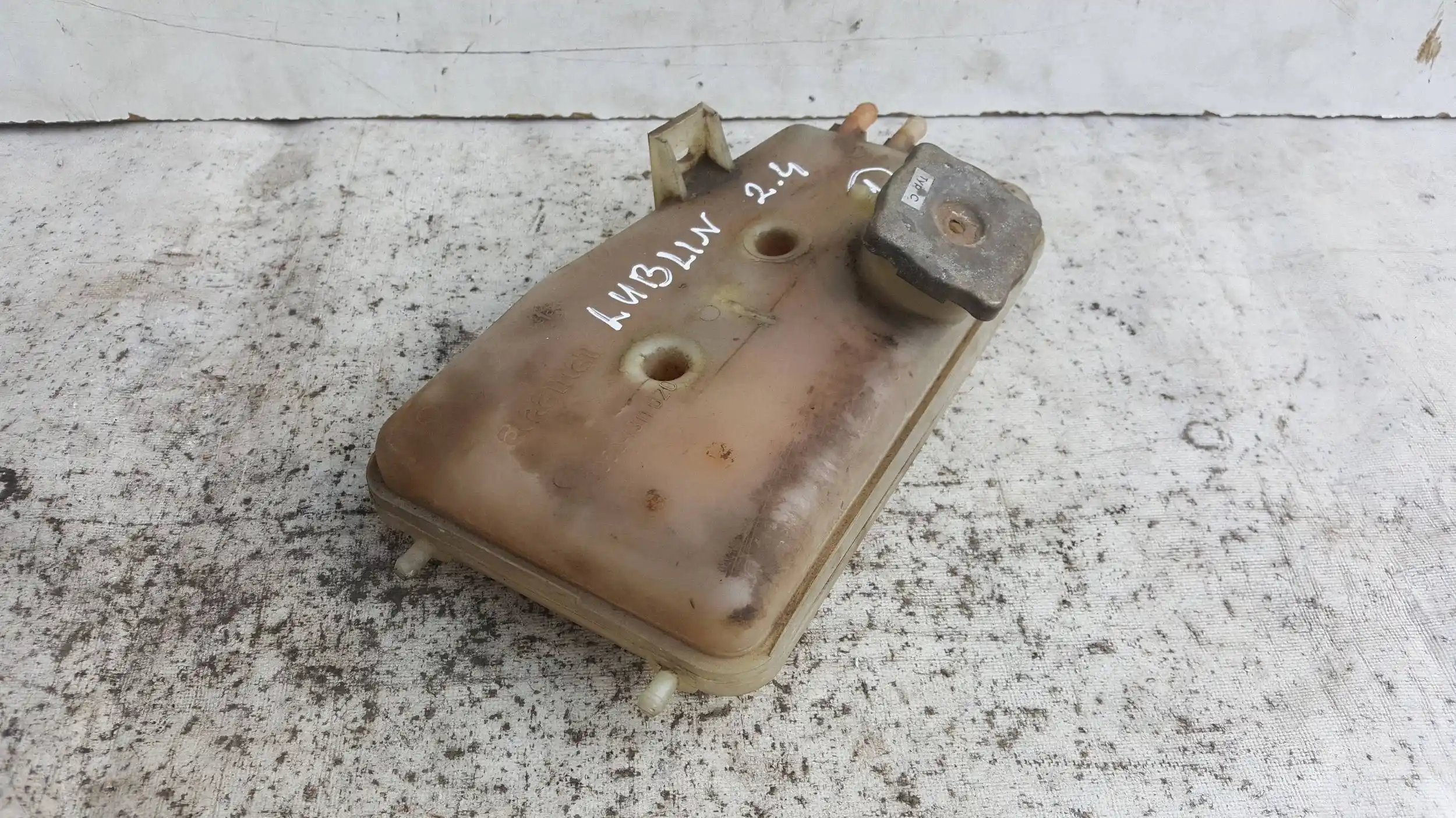 ZBIORNICZEK WYRÓWNAWCZY 3321311020 DAEWOO LUBLIN 2.4 97-