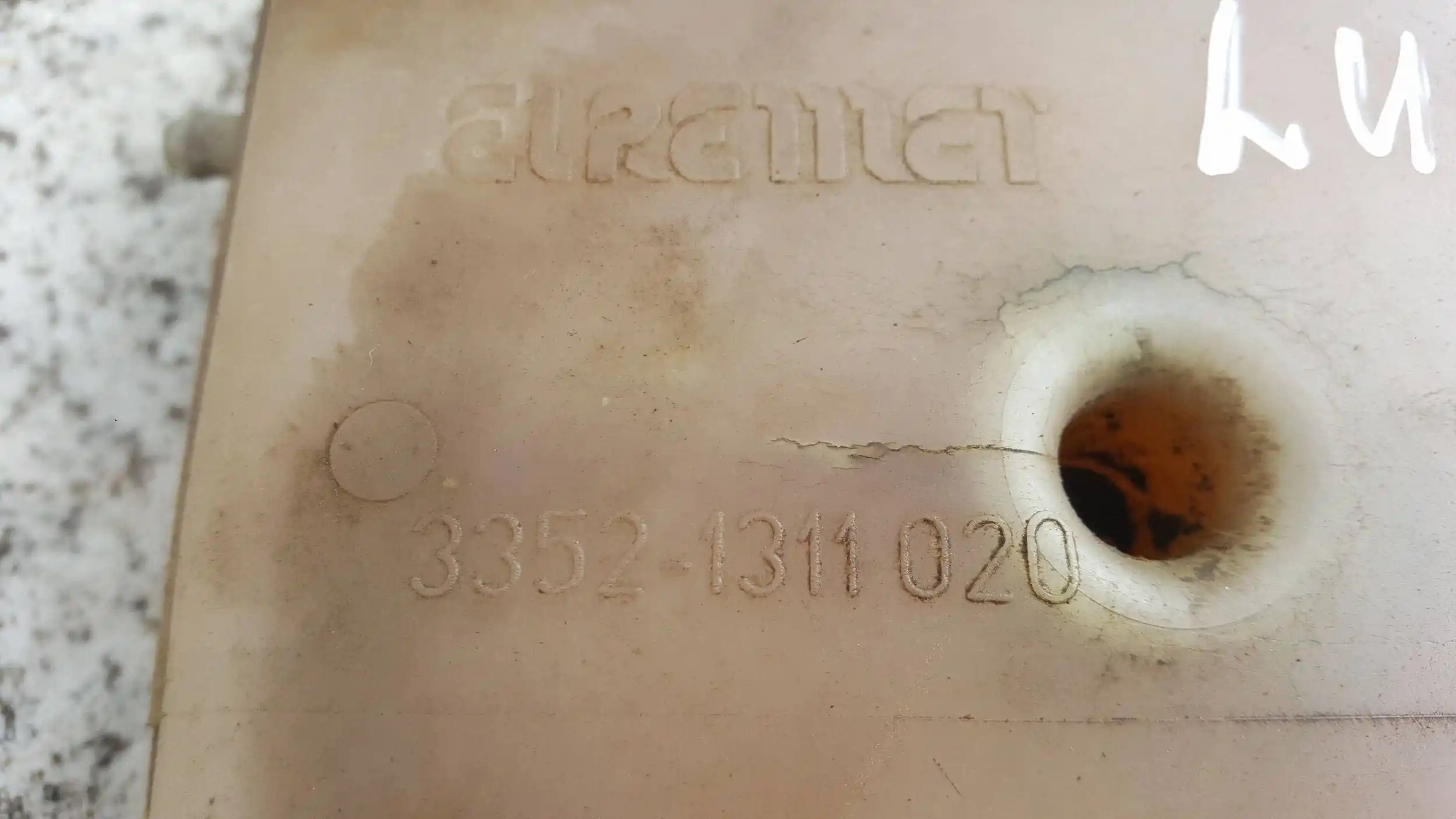 ZBIORNICZEK WYRÓWNAWCZY 3321311020 DAEWOO LUBLIN 2.4 97-