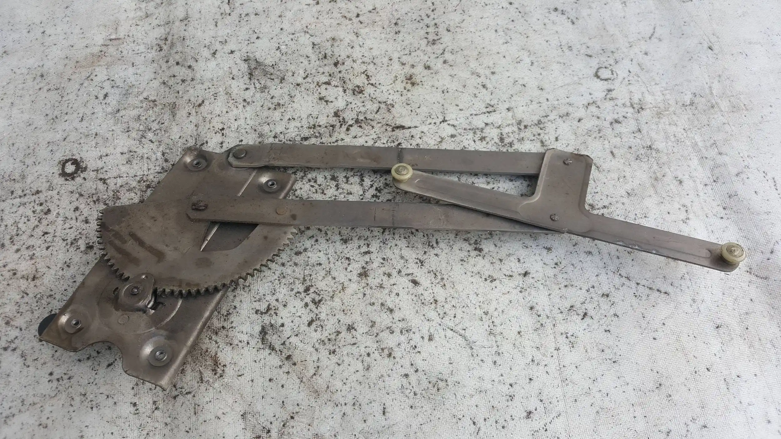 MECHANIZM SZYBY MANUALNY PRAWY PRZÓD DAEWOO LUBLIN 97-