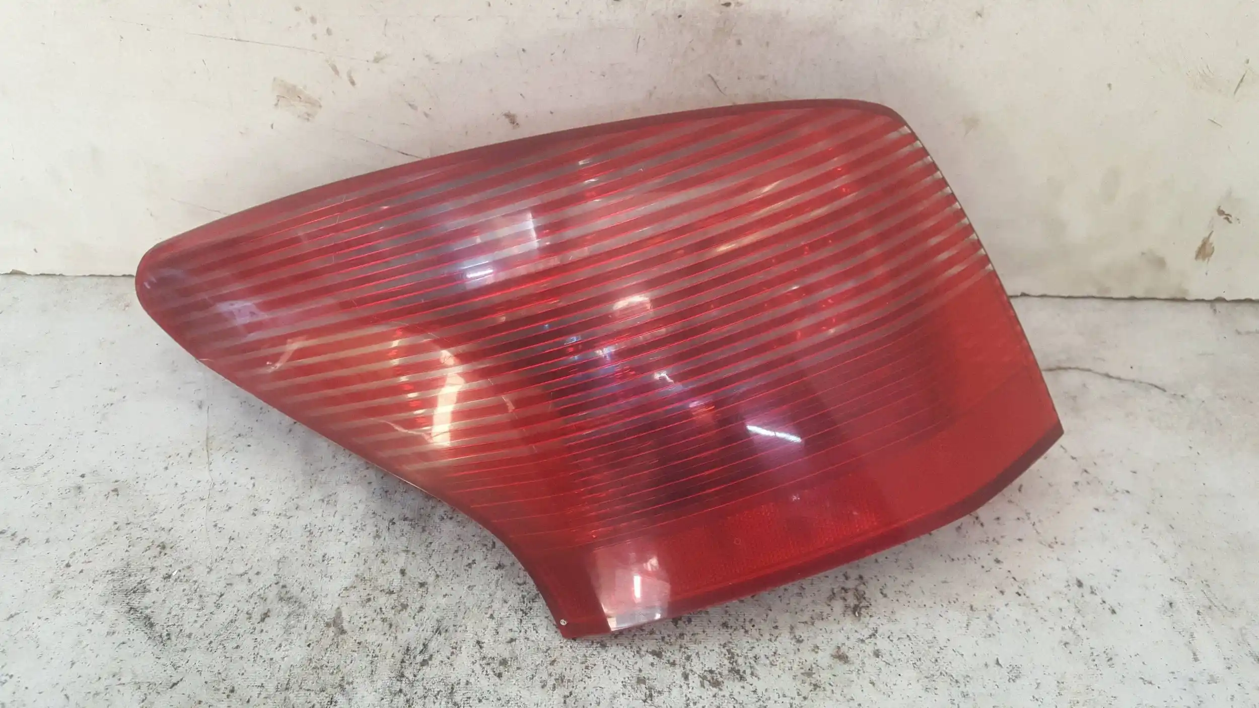 LAMPA LEWY TYŁ TYLNA PEUGEOT 407 KOMBI 04-