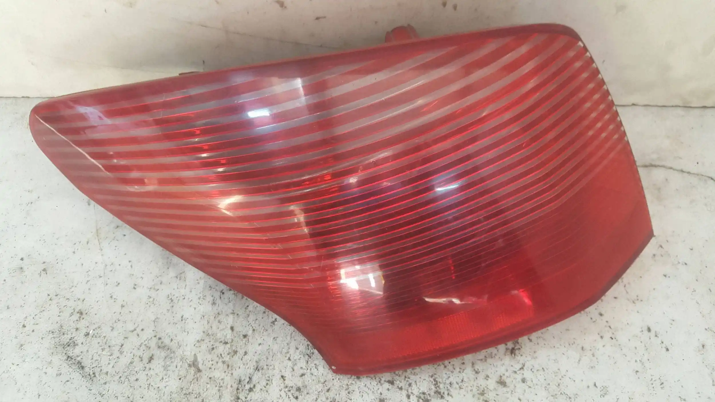 LAMPA LEWY TYŁ TYLNA PEUGEOT 407 KOMBI 04-
