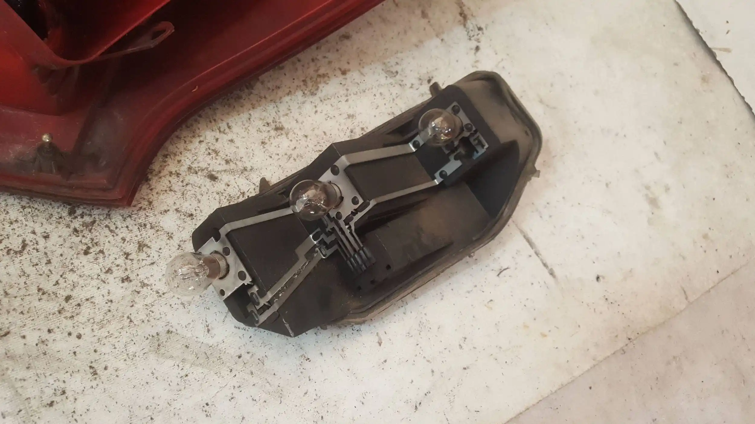 LAMPA LEWY TYŁ TYLNA PEUGEOT 407 KOMBI 04-
