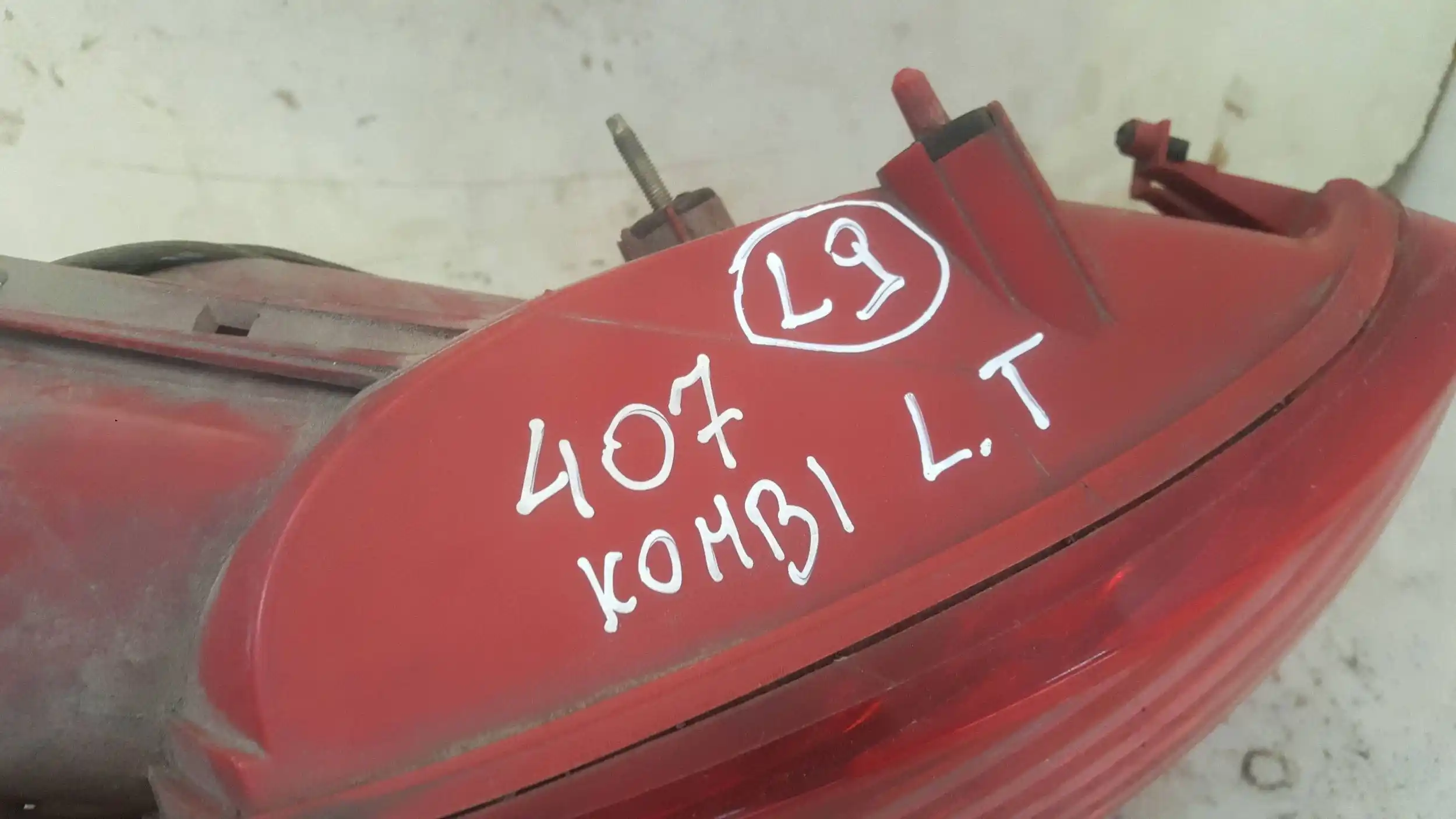 LAMPA LEWY TYŁ TYLNA PEUGEOT 407 KOMBI 04-