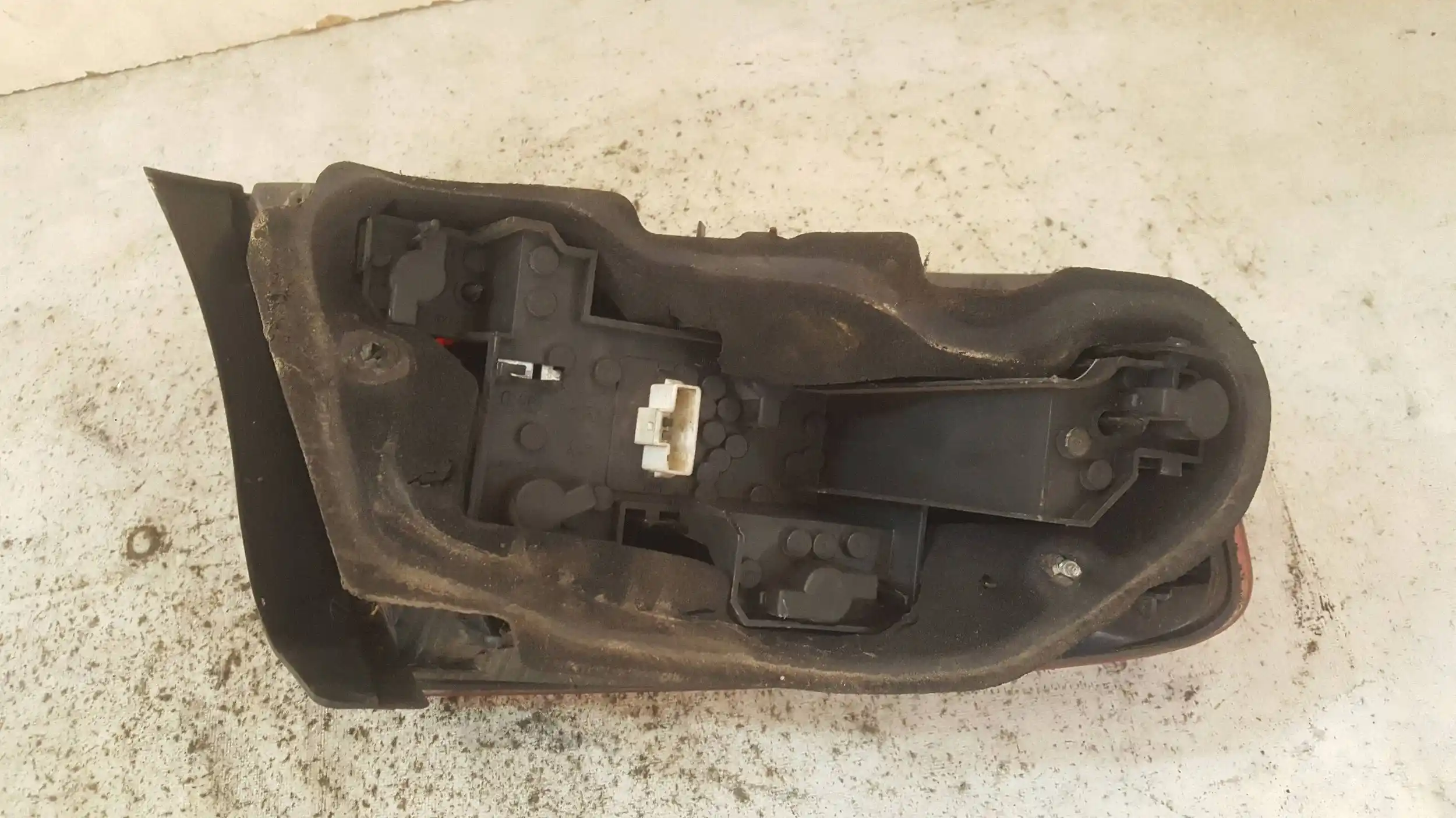 LAMPA PRAWY TYŁ TYLNA PEUGEOT 407 SEDAN 04-