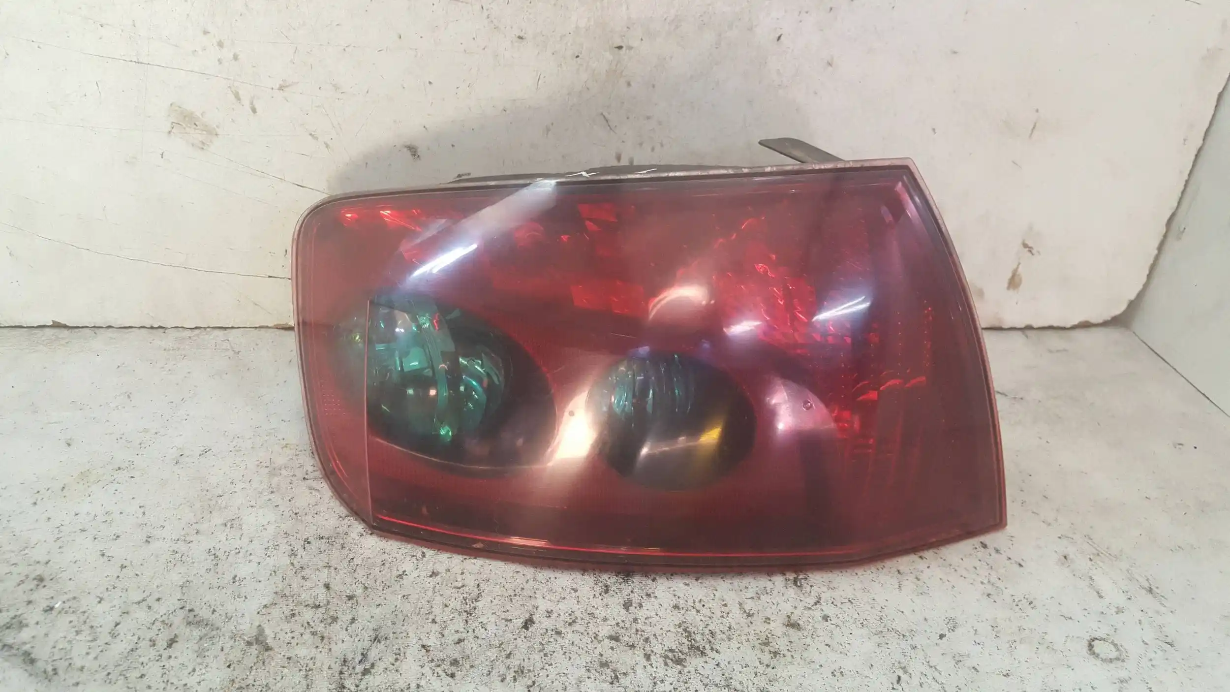LAMPA LEWY TYŁ TYLNA PEUGOET 407 SEDAN 04-08