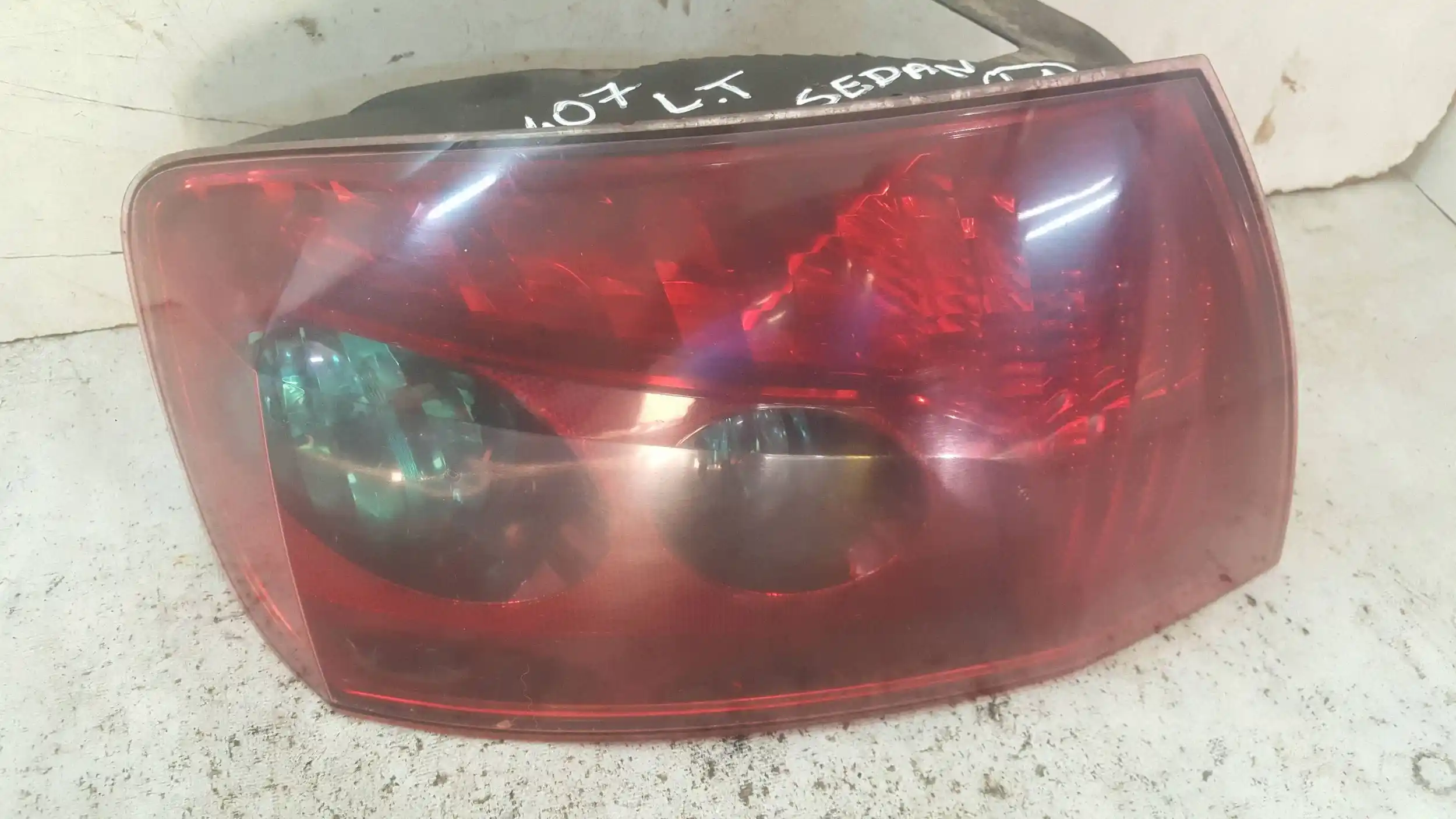 LAMPA LEWY TYŁ TYLNA PEUGOET 407 SEDAN 04-08