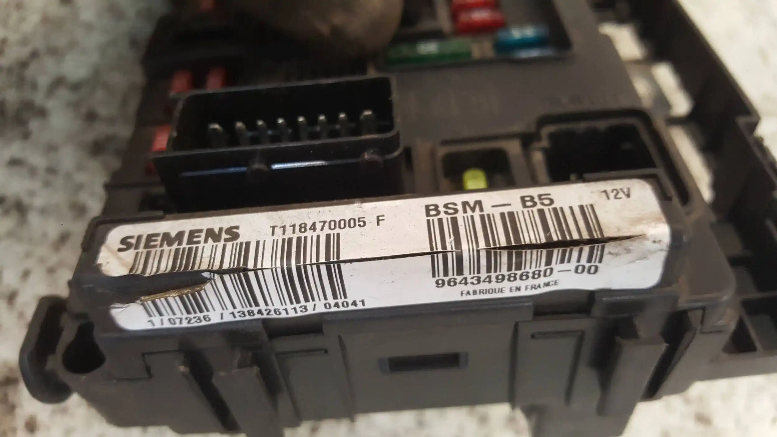 SKRZYNKA BEZPIECZNIKÓW MODUŁ BSM 9643498680 CITROEN C5 II 04-