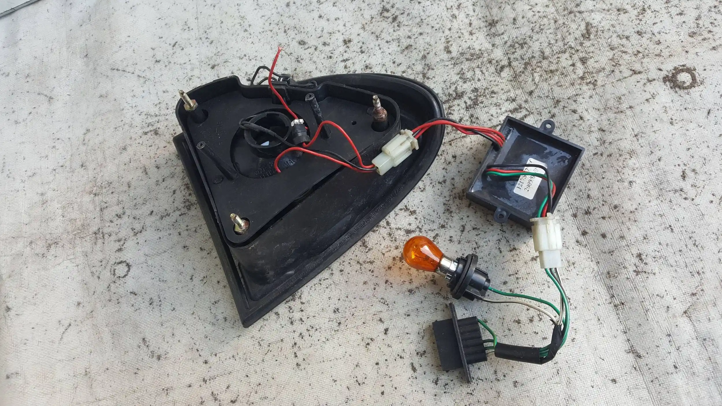 LAMPA LEWY TYŁ TYLNA SEAT LEON I 99-