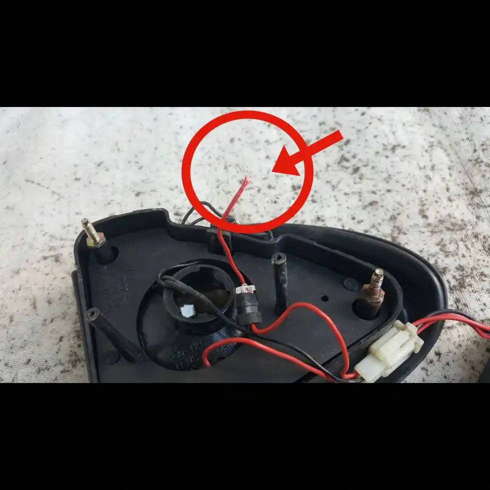 LAMPA LEWY TYŁ TYLNA SEAT LEON I 99-