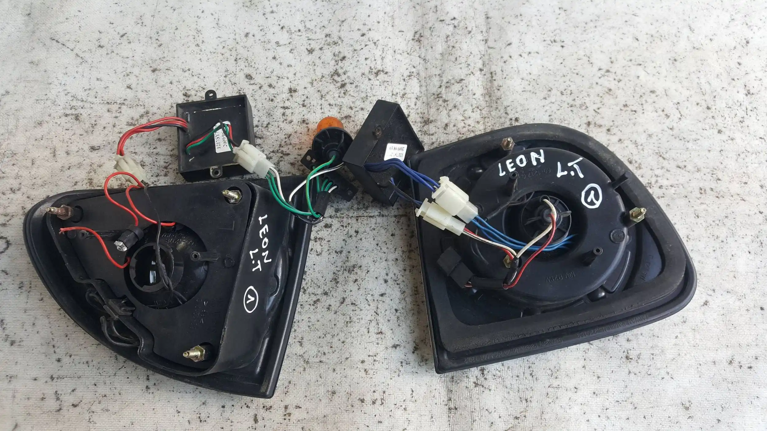 LAMPA LEWY TYŁ TYLNA SEAT LEON I 99-
