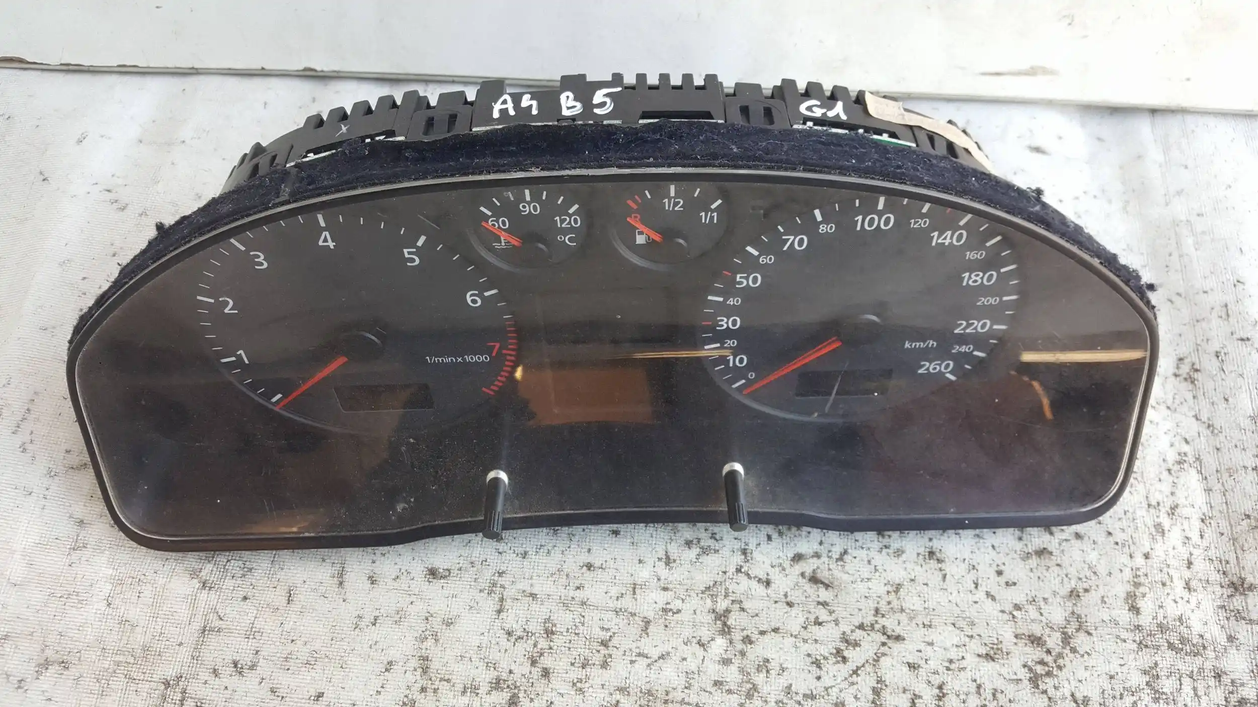 LICZNIK ZEGARY 8D0920900B AUDI A4 B5 94-