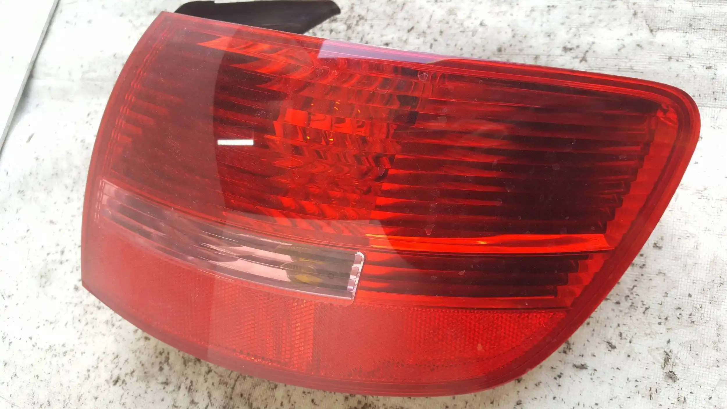 LAMPA PRAWY TYŁ TYLNA AUDI A6 C6 KOMBI 04-08