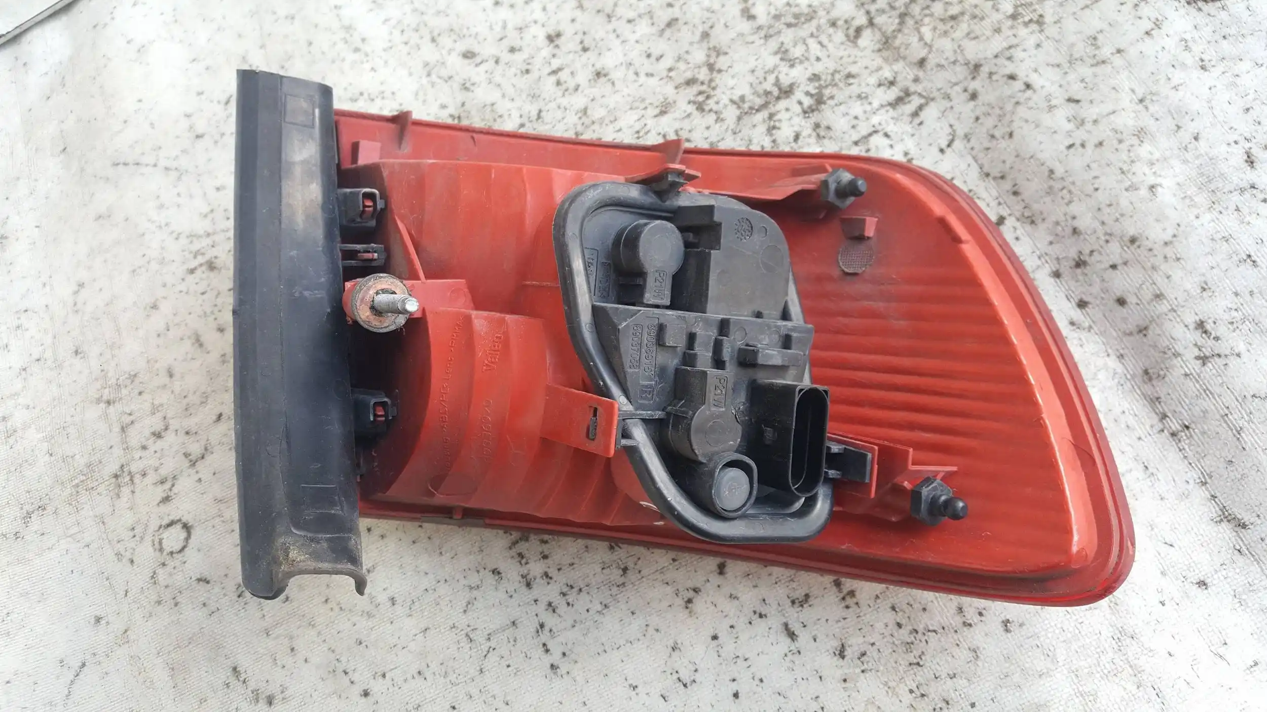 LAMPA PRAWY TYŁ TYLNA AUDI A6 C6 KOMBI 04-08
