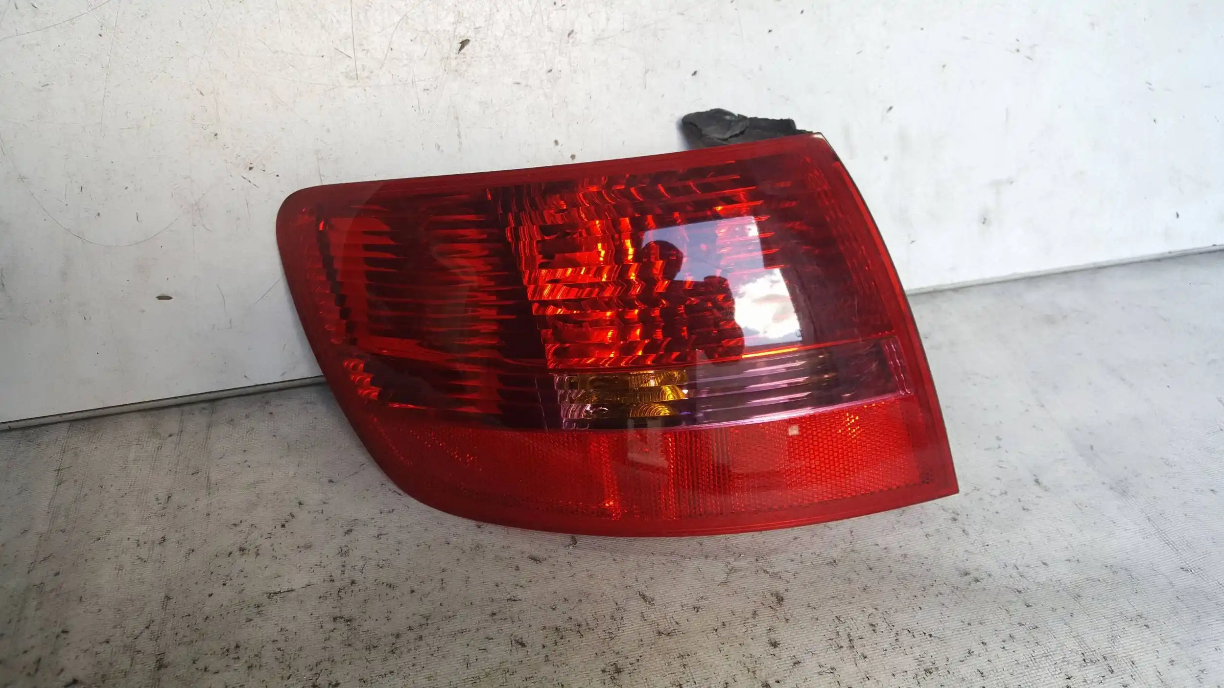 LAMPA LEWY TYŁ TYLNA AUDI A6 C6 KOMBI 04-08