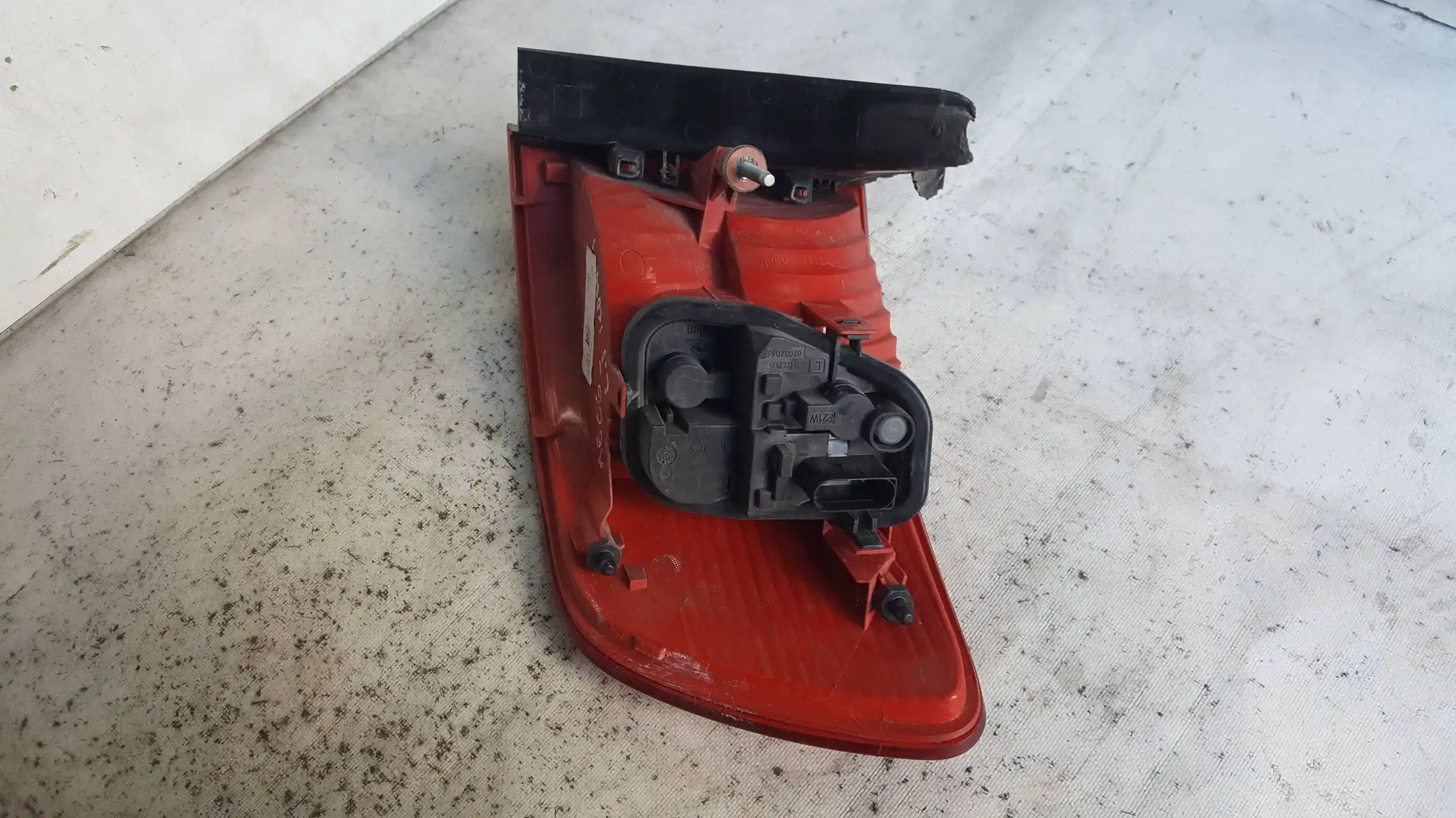 LAMPA LEWY TYŁ TYLNA AUDI A6 C6 KOMBI 04-08