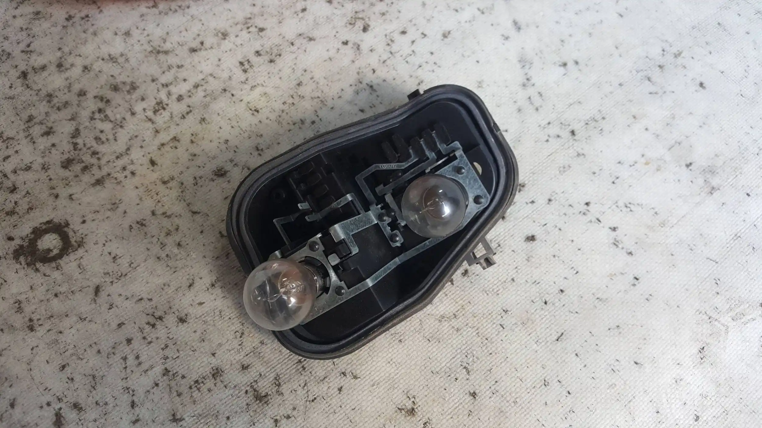 LAMPA LEWY TYŁ TYLNA AUDI A6 C6 KOMBI 04-08