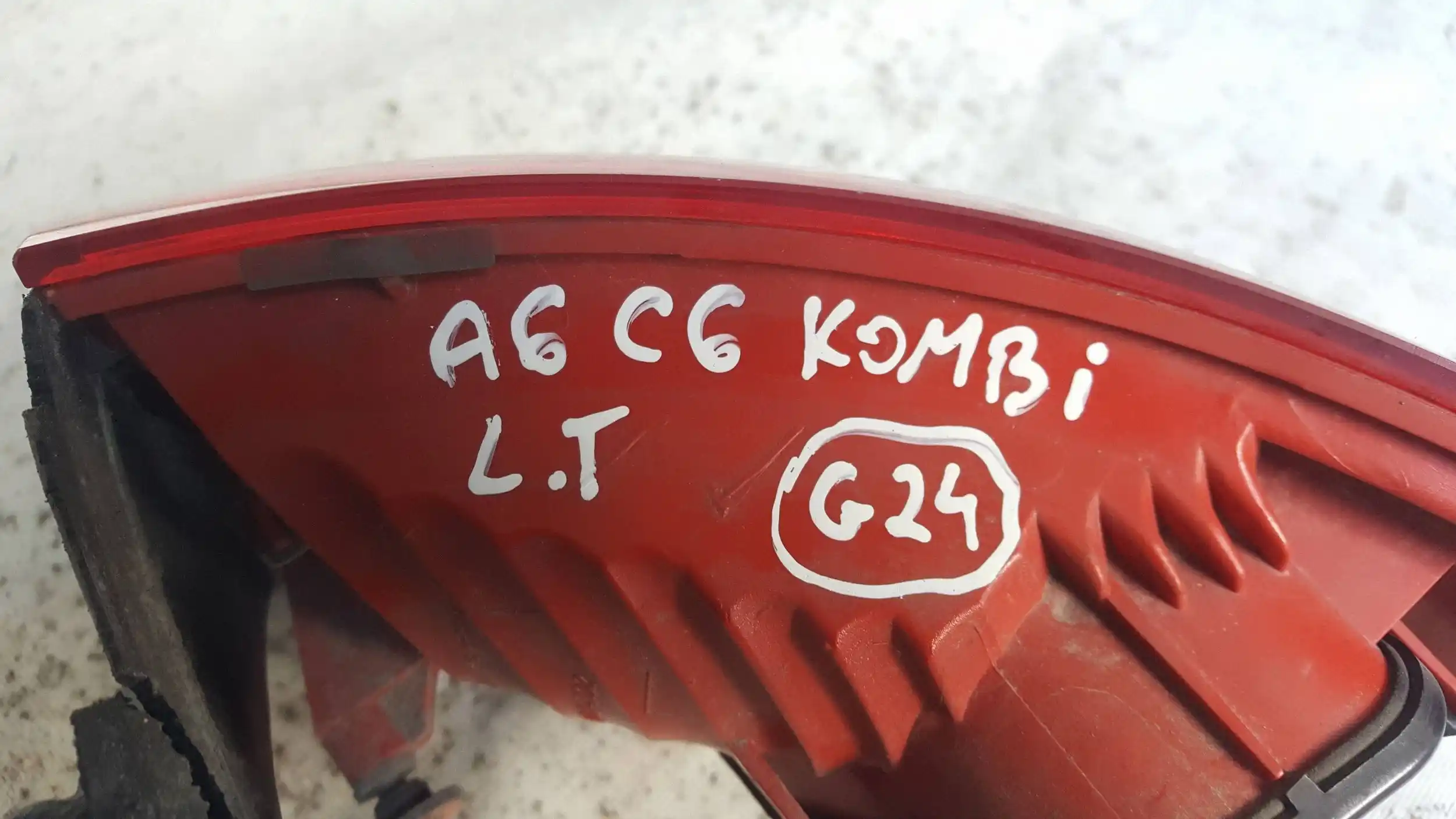 LAMPA LEWY TYŁ TYLNA AUDI A6 C6 KOMBI 04-08