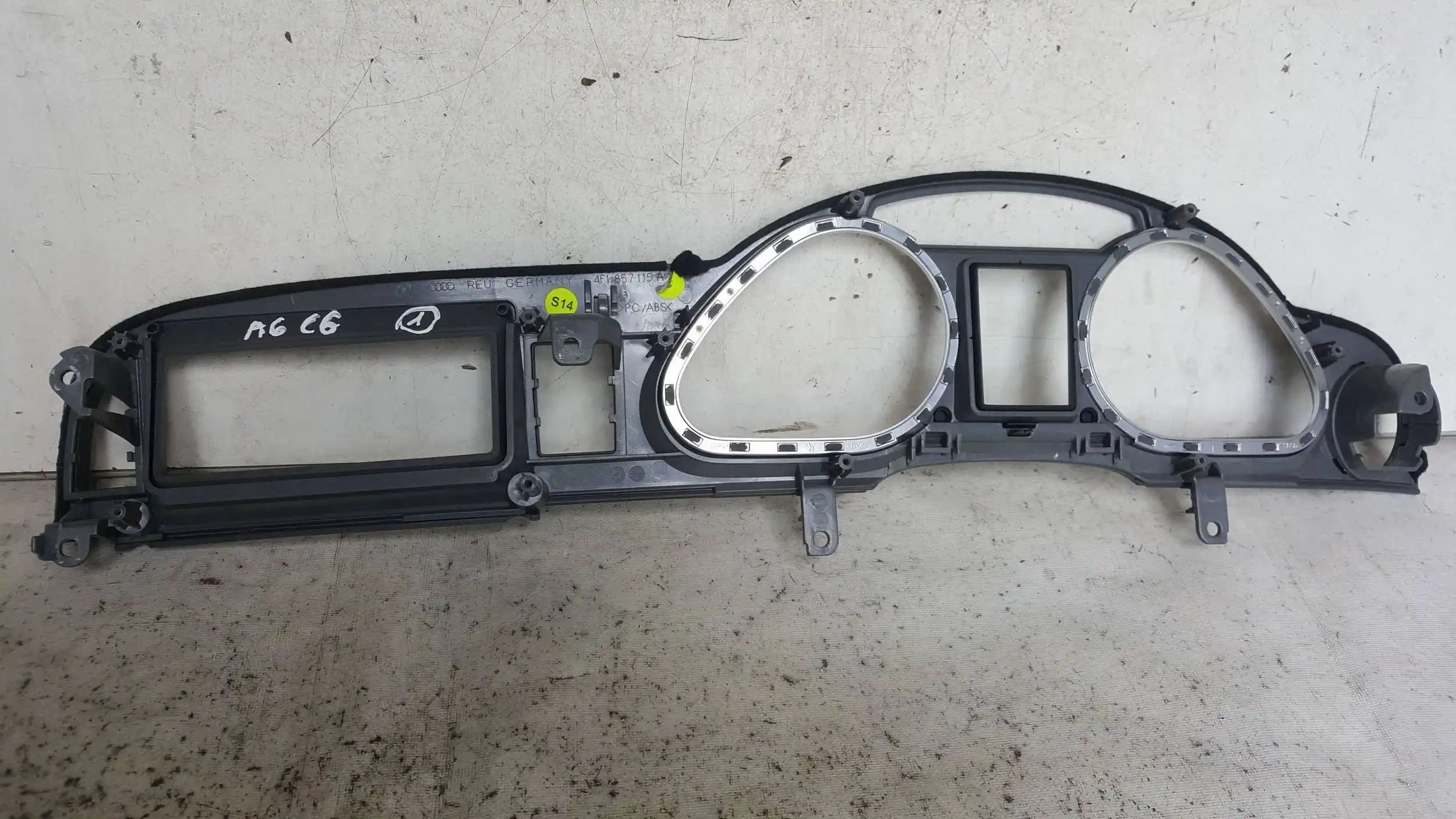 OSŁONA RAMKA OBUDOWA DEKOR LICZNIKA 4F1857115A AUDI A6 C6 04-