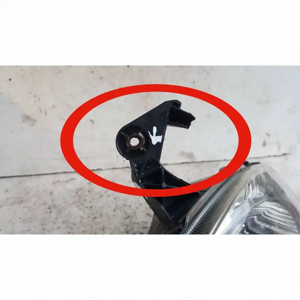 LAMPA PRAWY PRZÓD PRZEDNIA 26010BC500 NISSAN MICRA K12 03-07