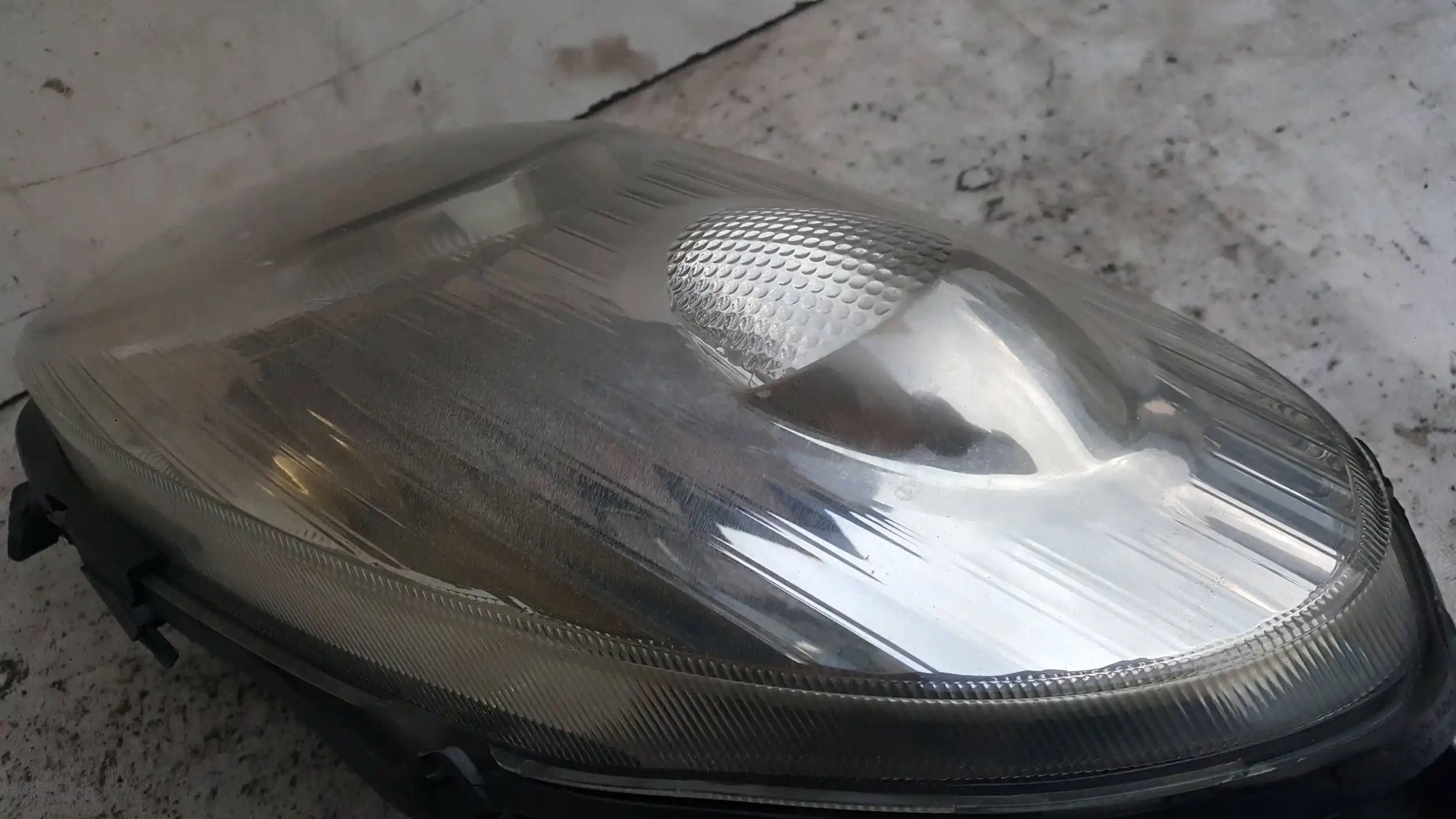 LAMPA PRAWY PRZÓD PRZEDNIA 26010BC500 NISSAN MICRA K12 03-07
