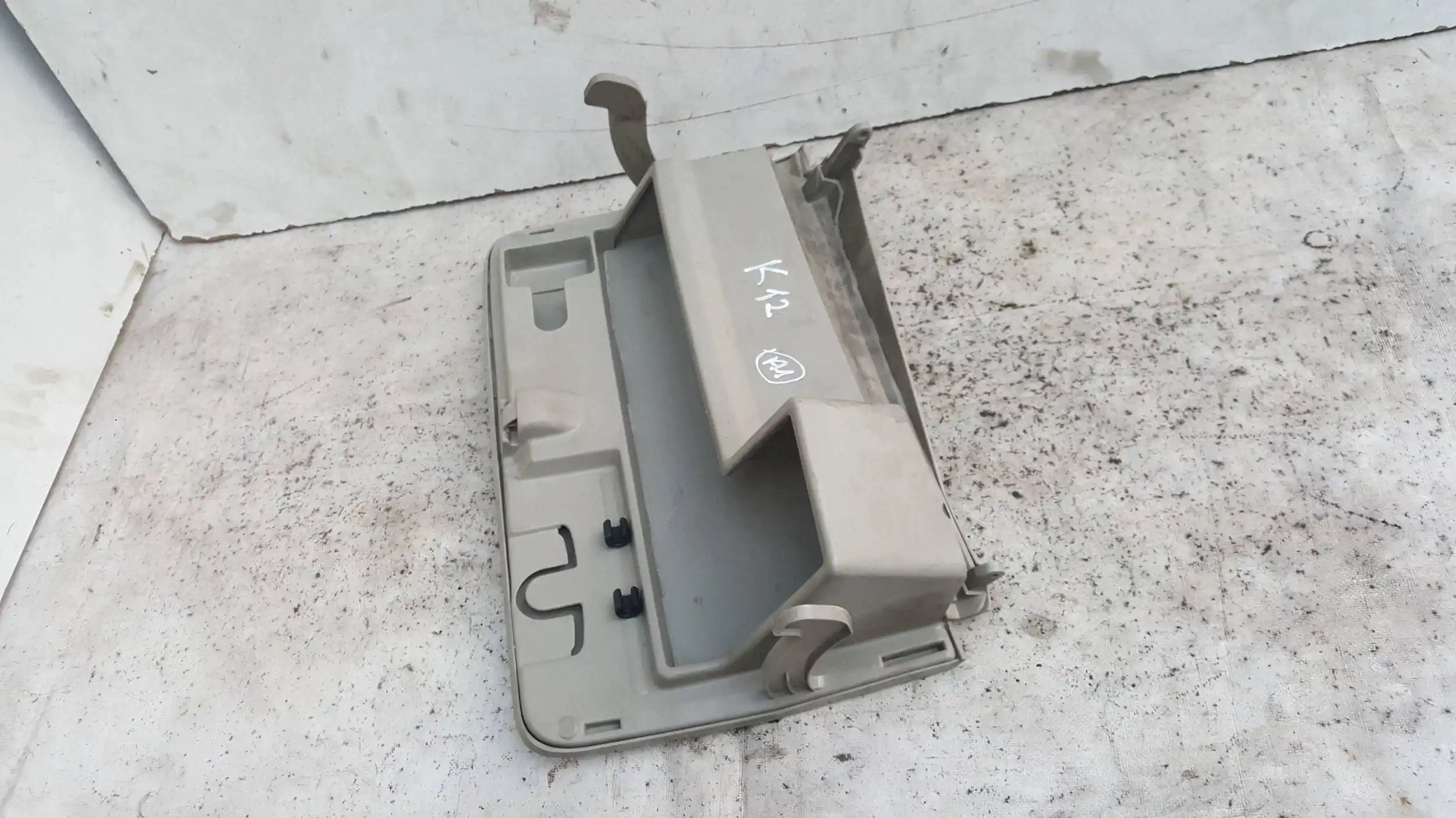 SCHOWEK PÓŁKA PASAŻERA 68510AX700 NISSAN MICRA K12 03-