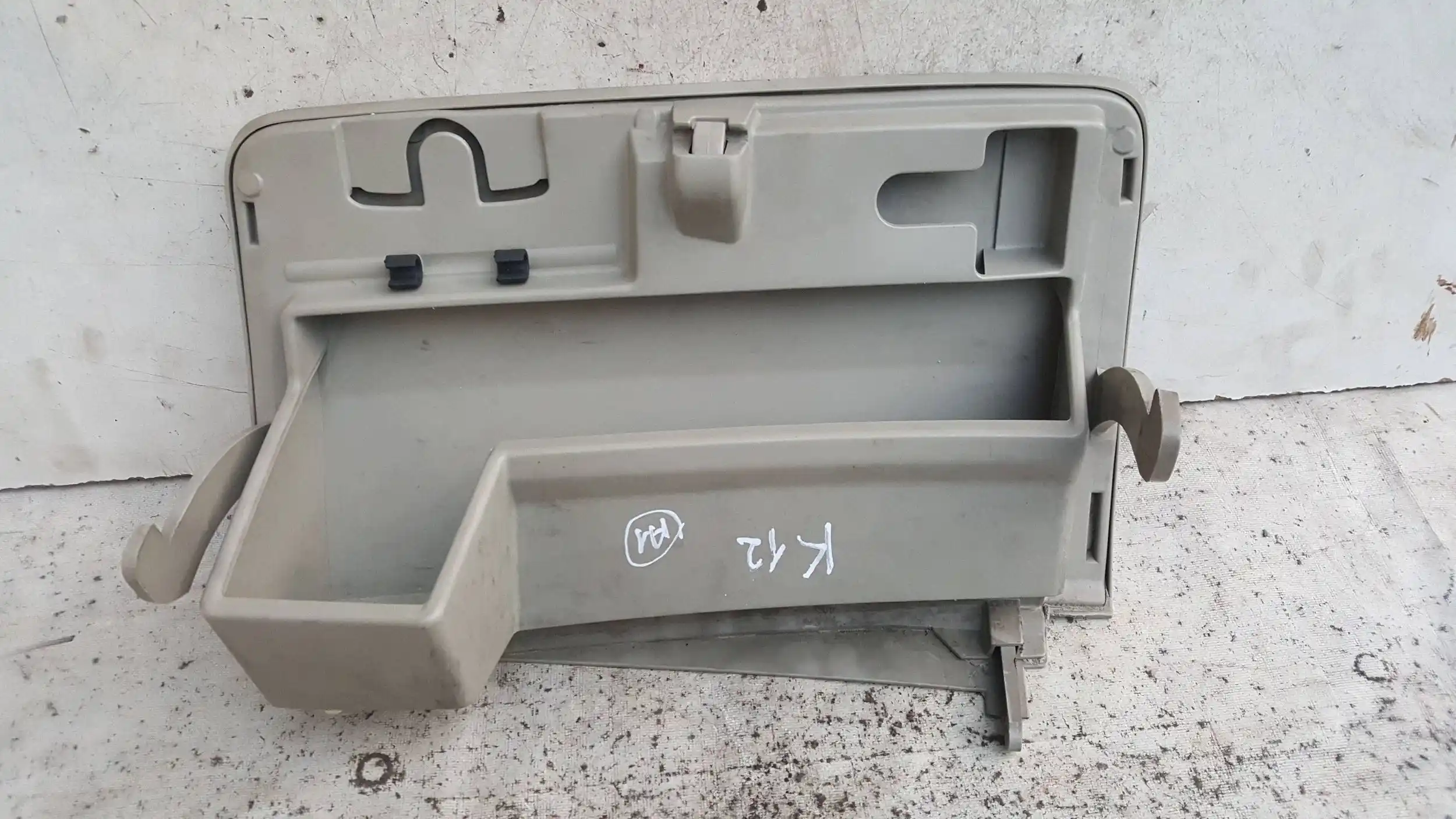 SCHOWEK PÓŁKA PASAŻERA 68510AX700 NISSAN MICRA K12 03-
