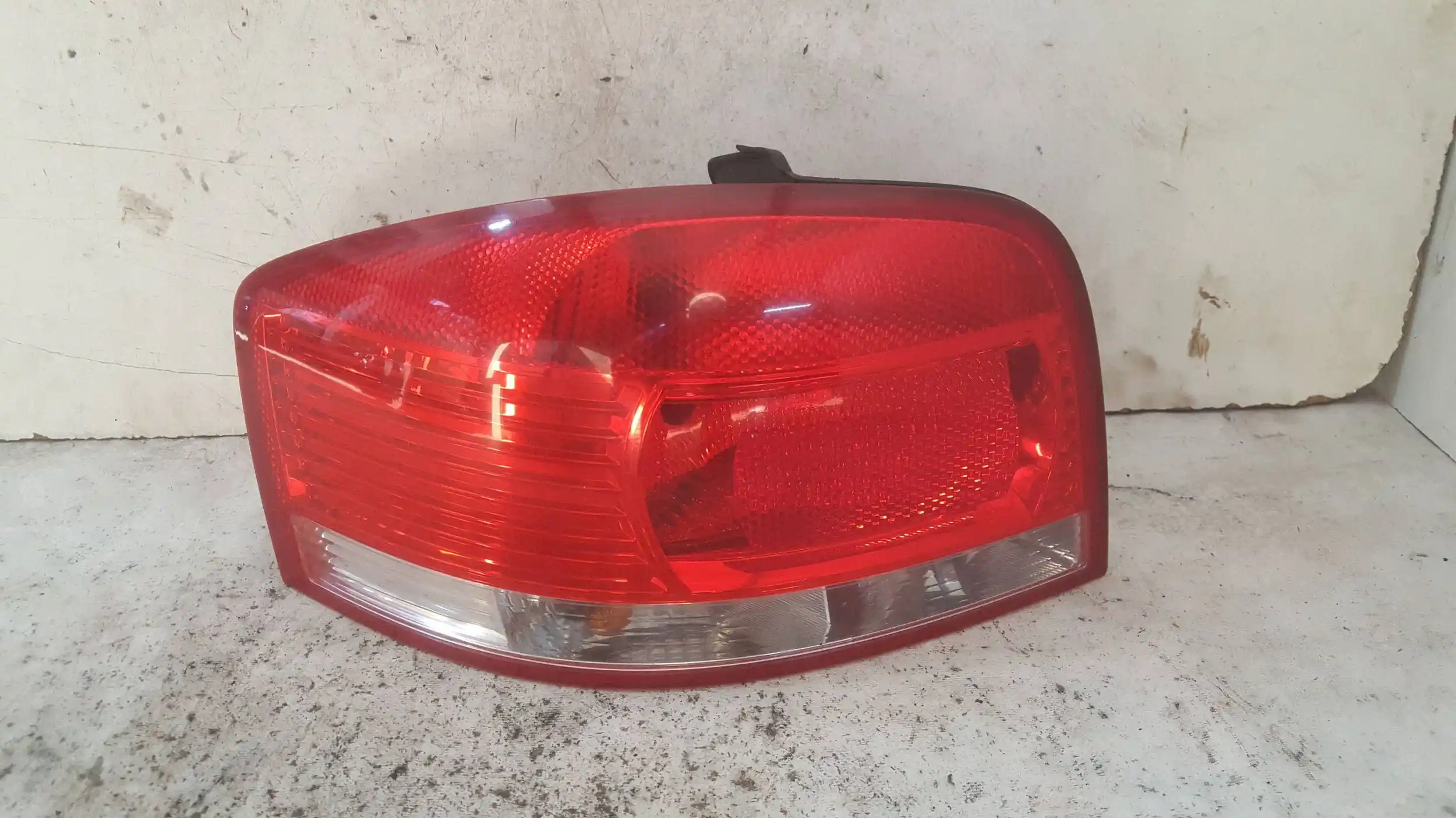 LAMPA LEWY TYŁ TYLNA AUDI A3 8P 3D 03-08