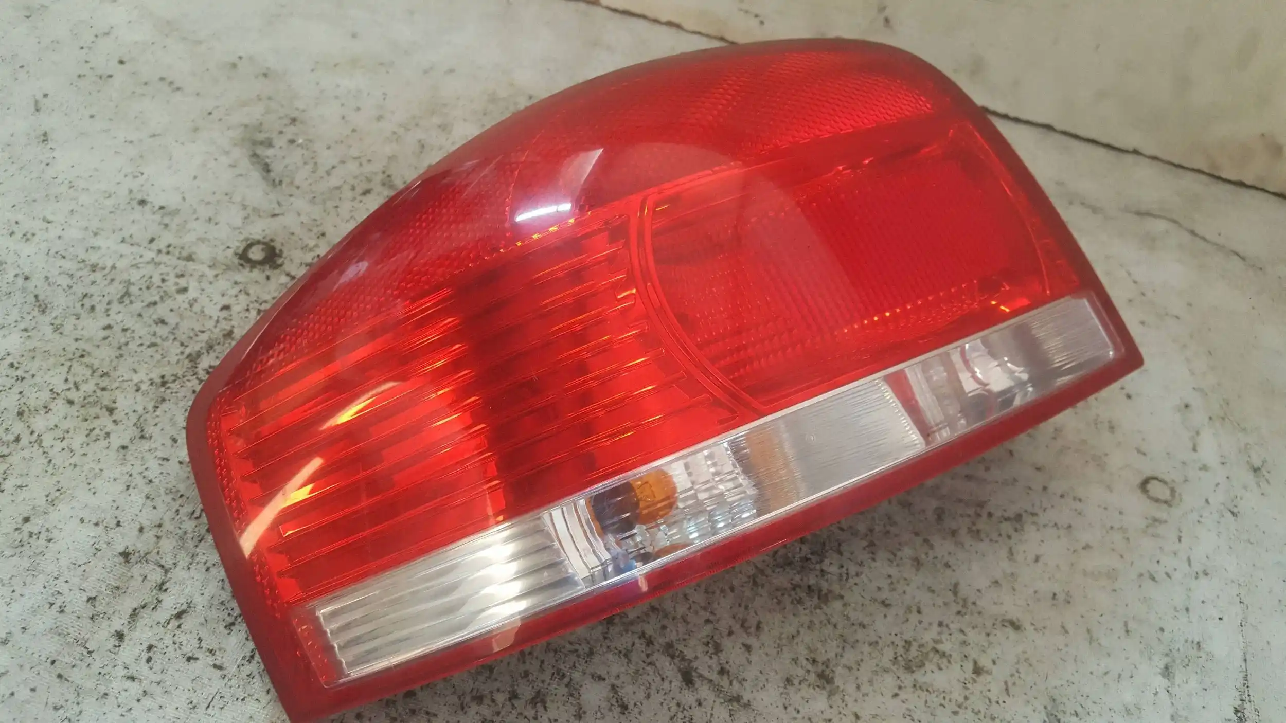 LAMPA LEWY TYŁ TYLNA AUDI A3 8P 3D 03-08