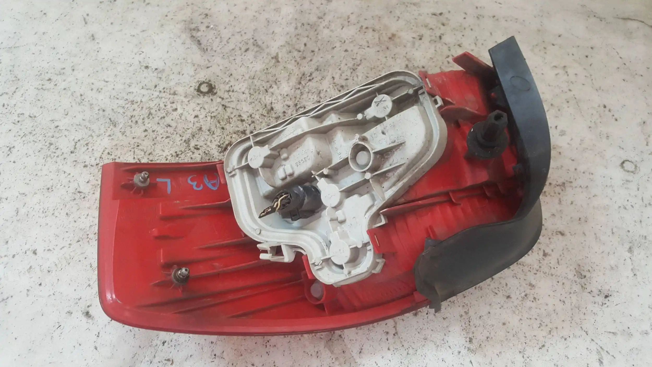 LAMPA LEWY TYŁ TYLNA AUDI A3 8P 3D 03-08
