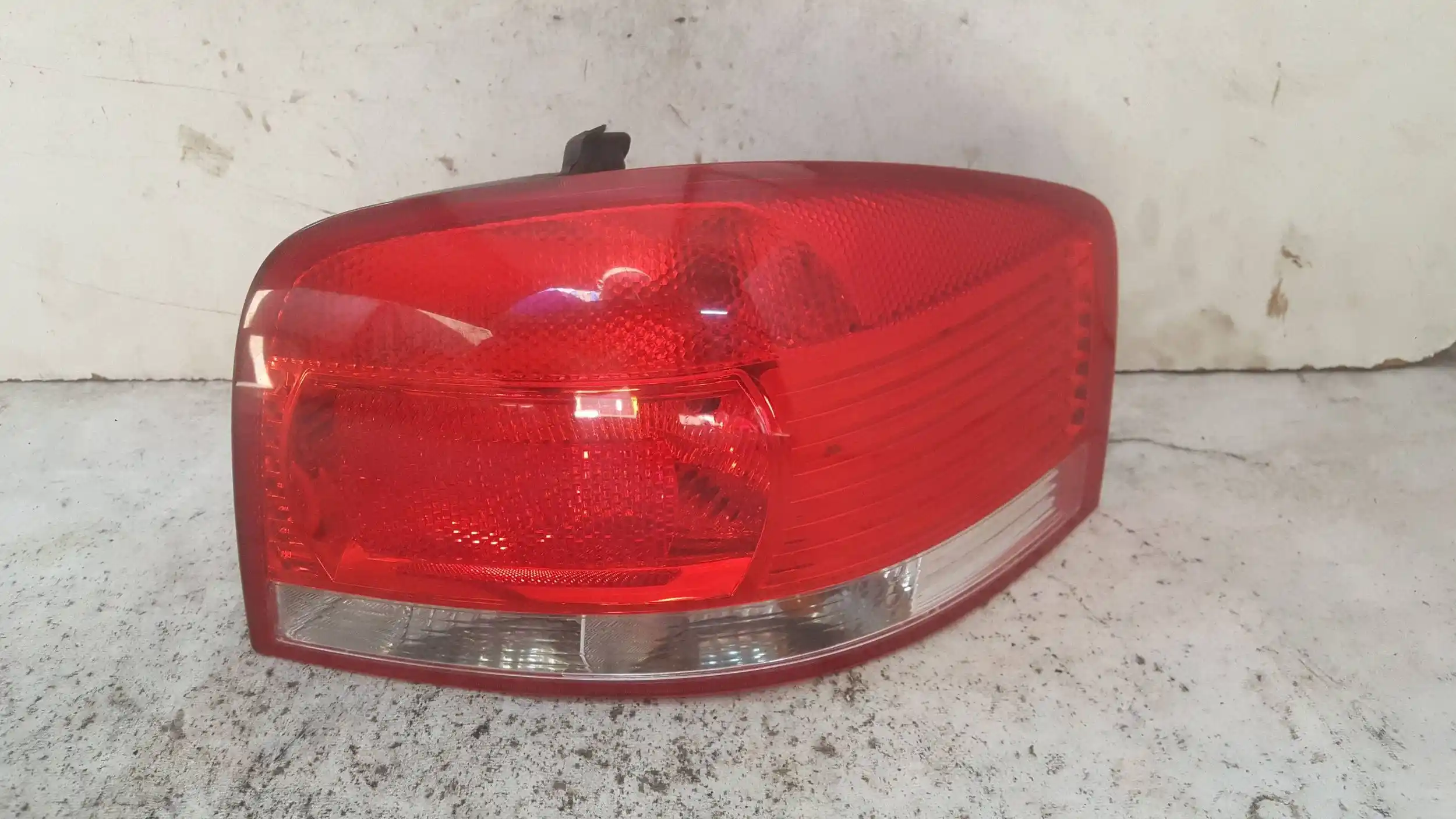LAMPA PRAWY TYŁ TYLNA AUDI A3 8P 3D 03-08
