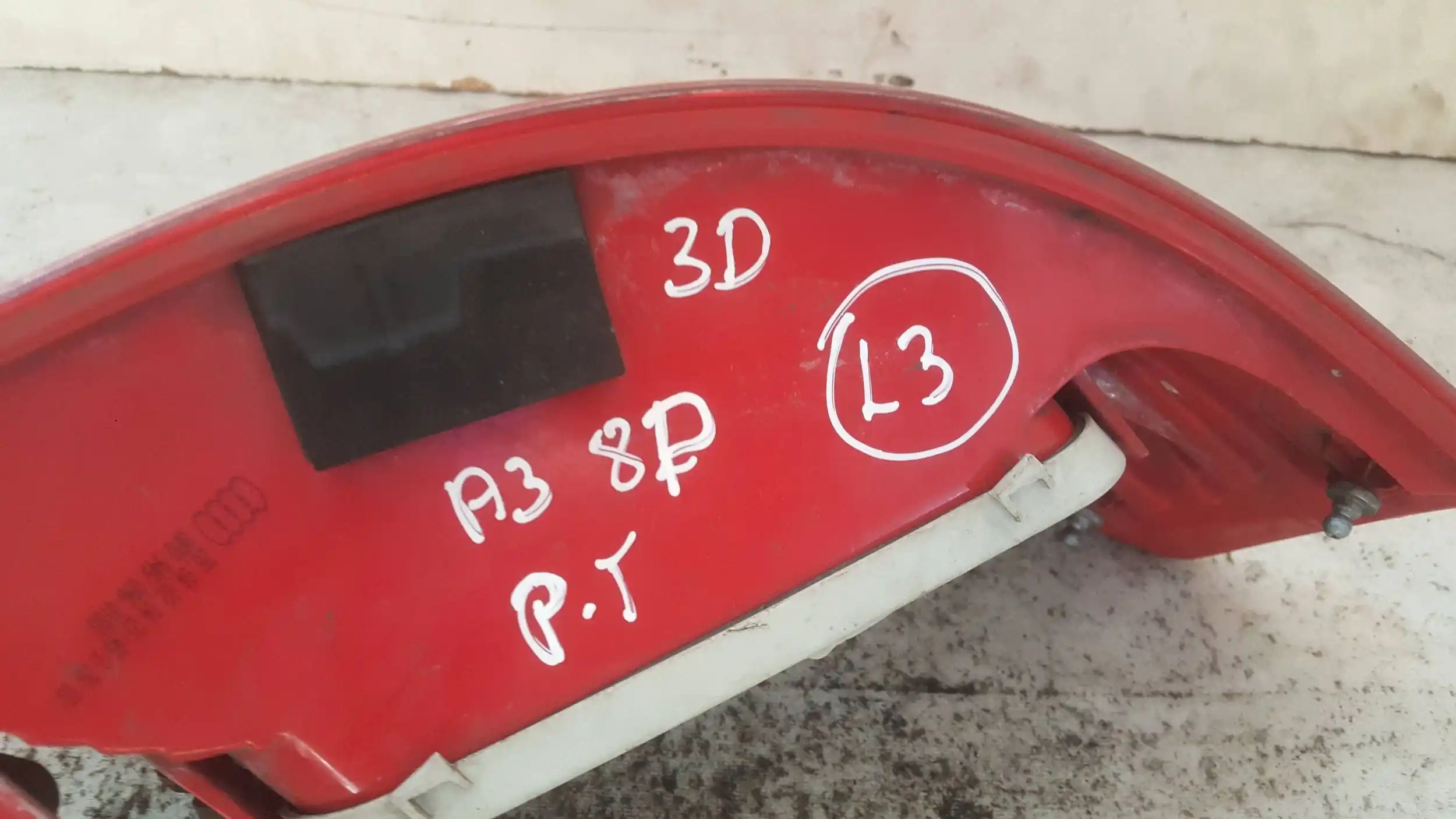 LAMPA PRAWY TYŁ TYLNA AUDI A3 8P 3D 03-08