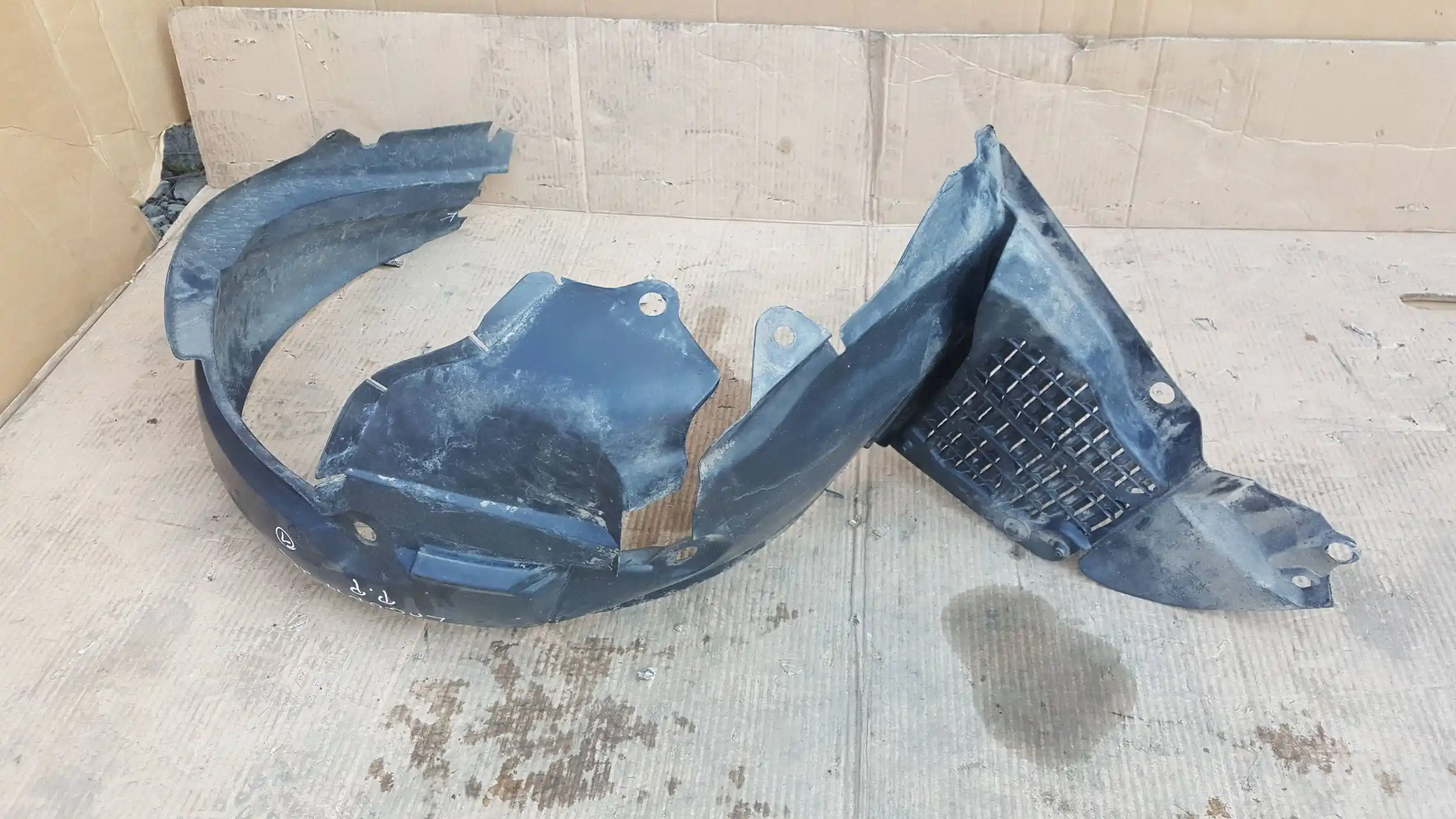 NADKOLE PRAWY PRZÓD PRZEDNIE RENAULT LAGUNA II 01-