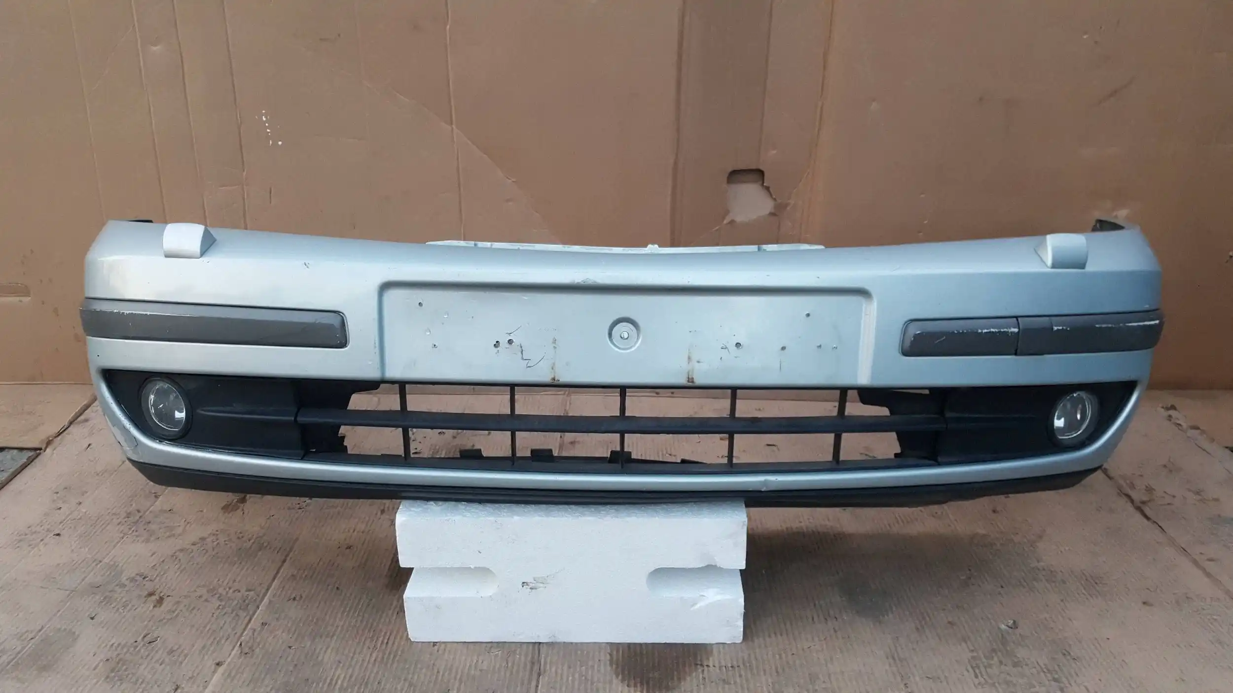 ZDERZAK PRZÓD PRZEDNI XENON RENAULT LAGUNA II 01-05 TEB64