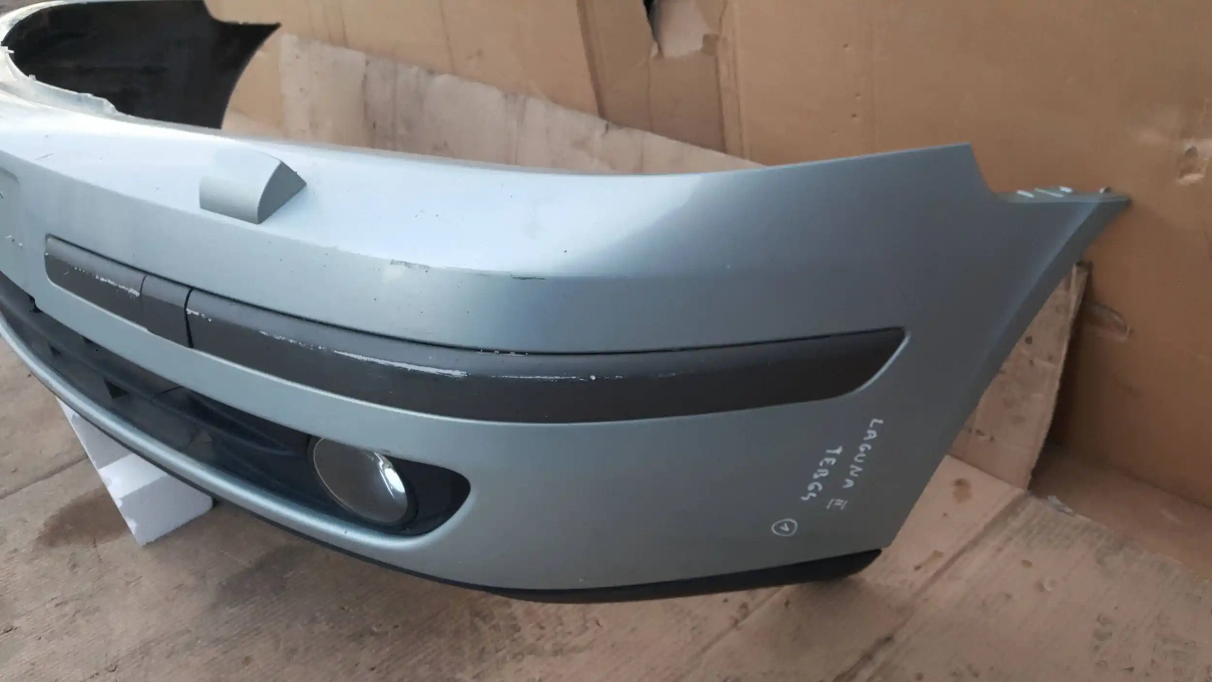 ZDERZAK PRZÓD PRZEDNI XENON RENAULT LAGUNA II 01-05 TEB64