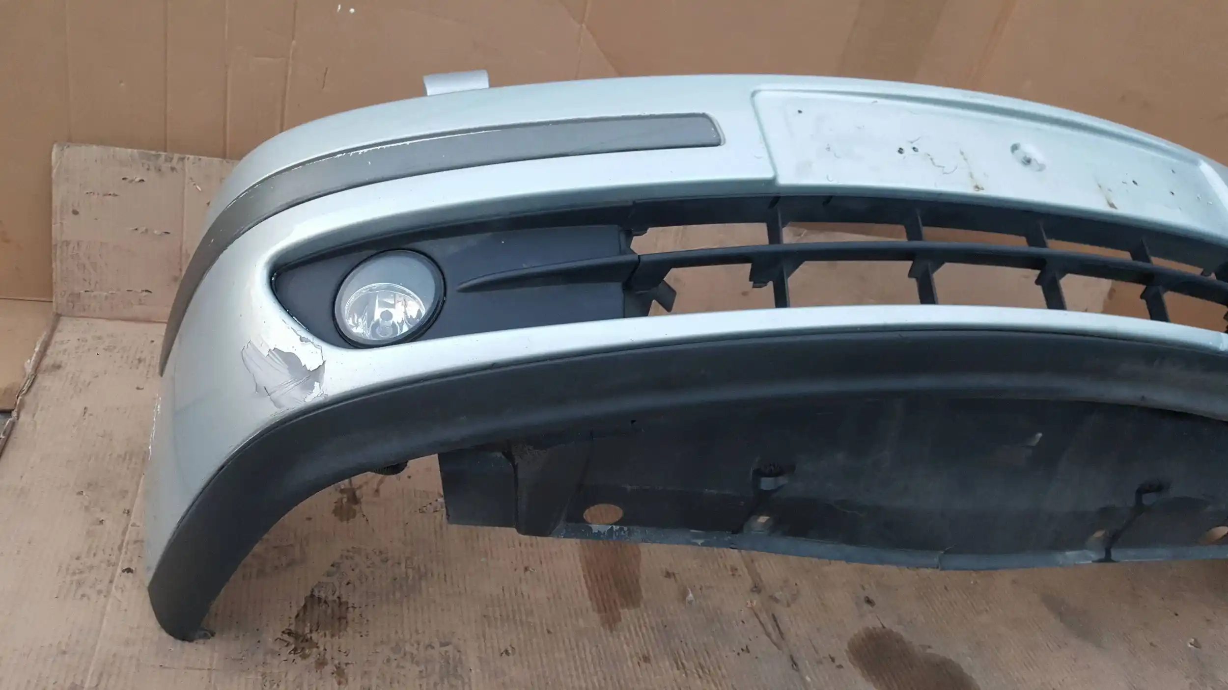 ZDERZAK PRZÓD PRZEDNI XENON RENAULT LAGUNA II 01-05 TEB64