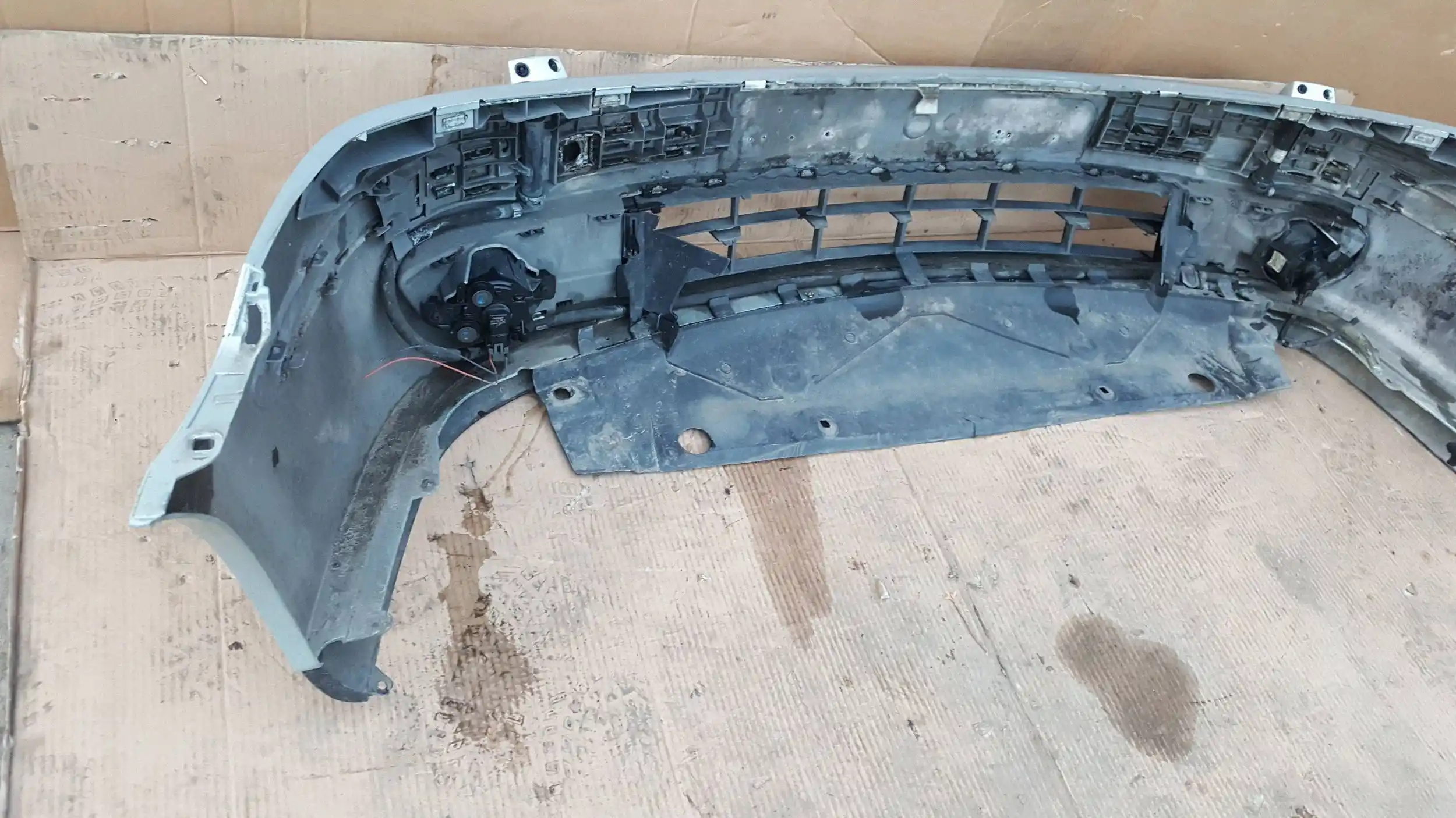 ZDERZAK PRZÓD PRZEDNI XENON RENAULT LAGUNA II 01-05 TEB64