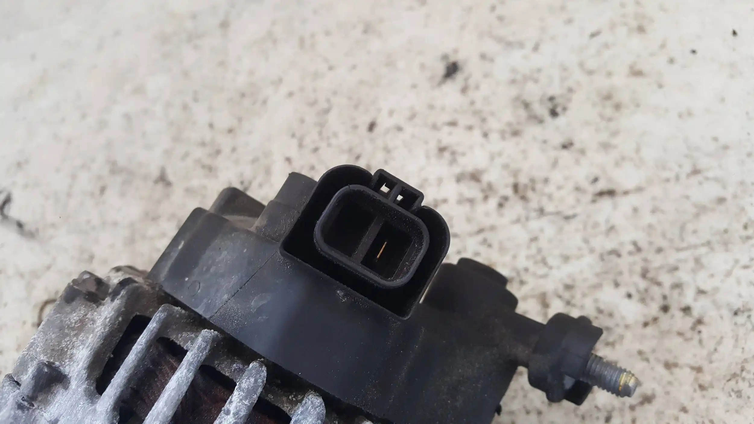 ALTERNATOR 373002A500 KIA CEED I 1.6 CRDI 06-