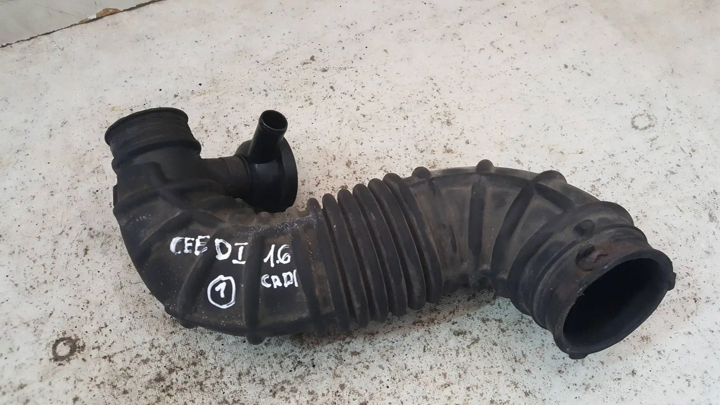 DOLOT RURA WĄŻ POWIETRZA 281382H200 KIA CEED I 1.6 CRDI 06-