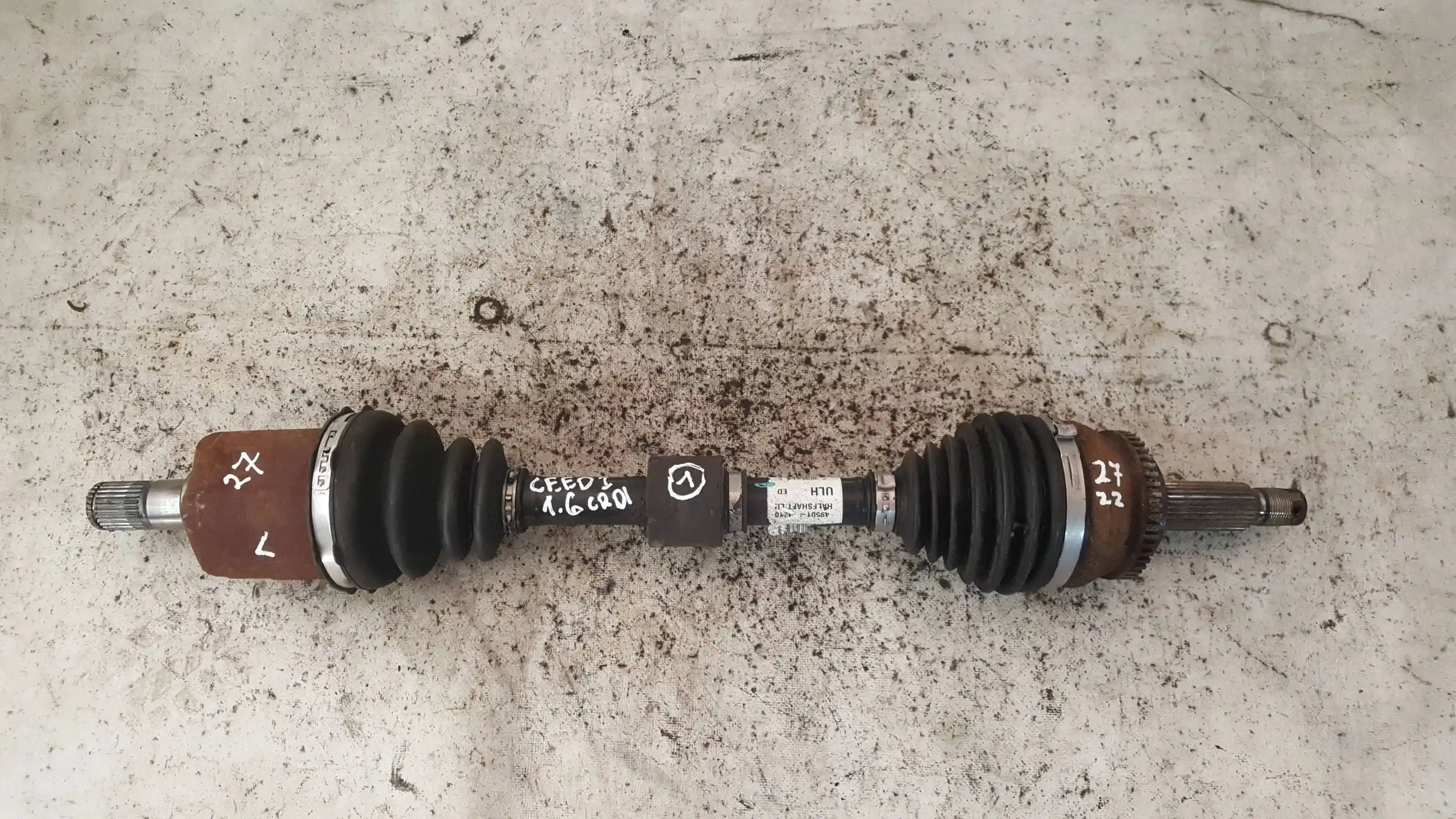 PÓŁOŚ LEWA KRÓTKA 495019H210 27/27 KIA CEED I 1.6 CRDI 06-