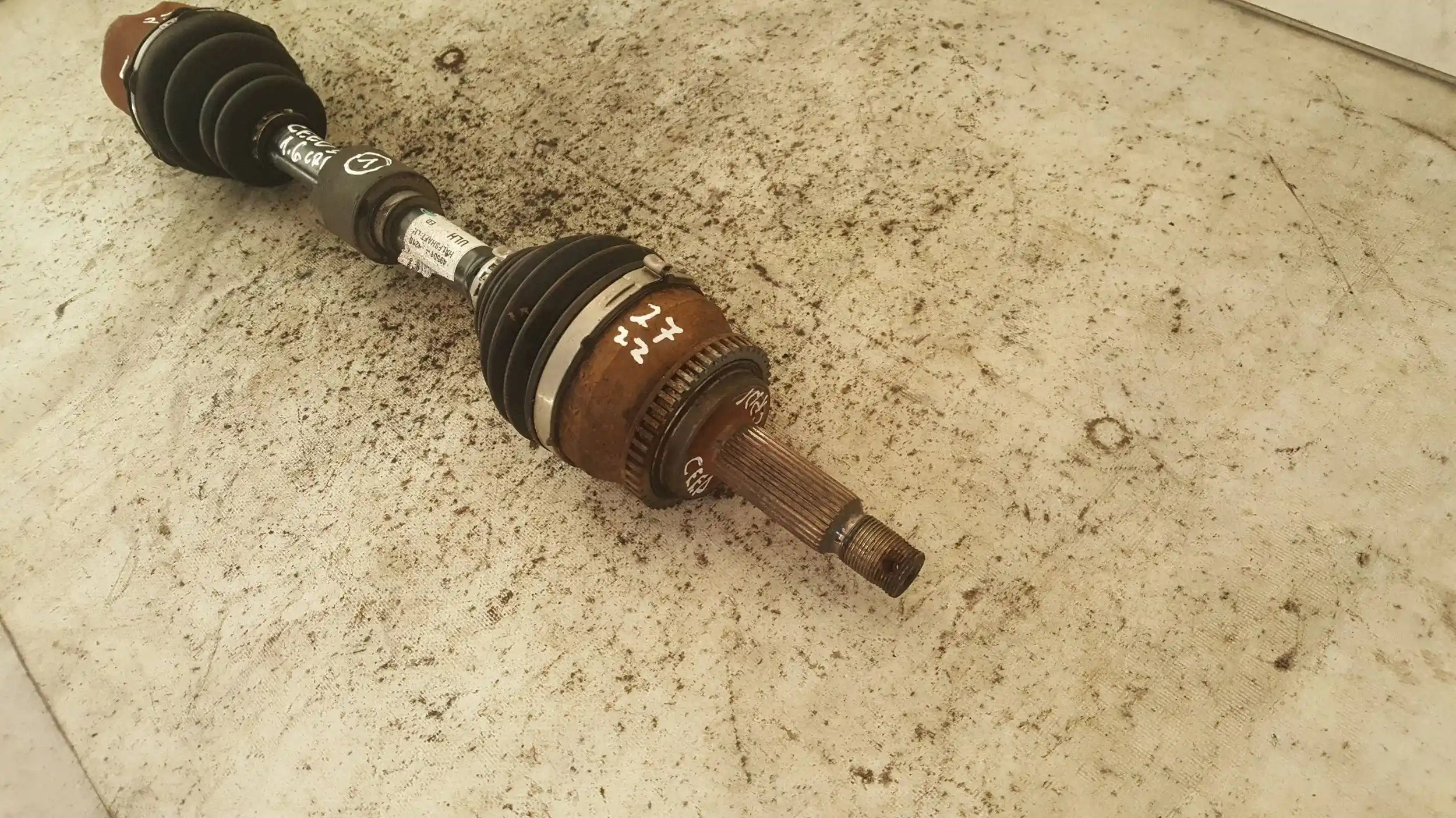 PÓŁOŚ LEWA KRÓTKA 495019H210 27/27 KIA CEED I 1.6 CRDI 06-