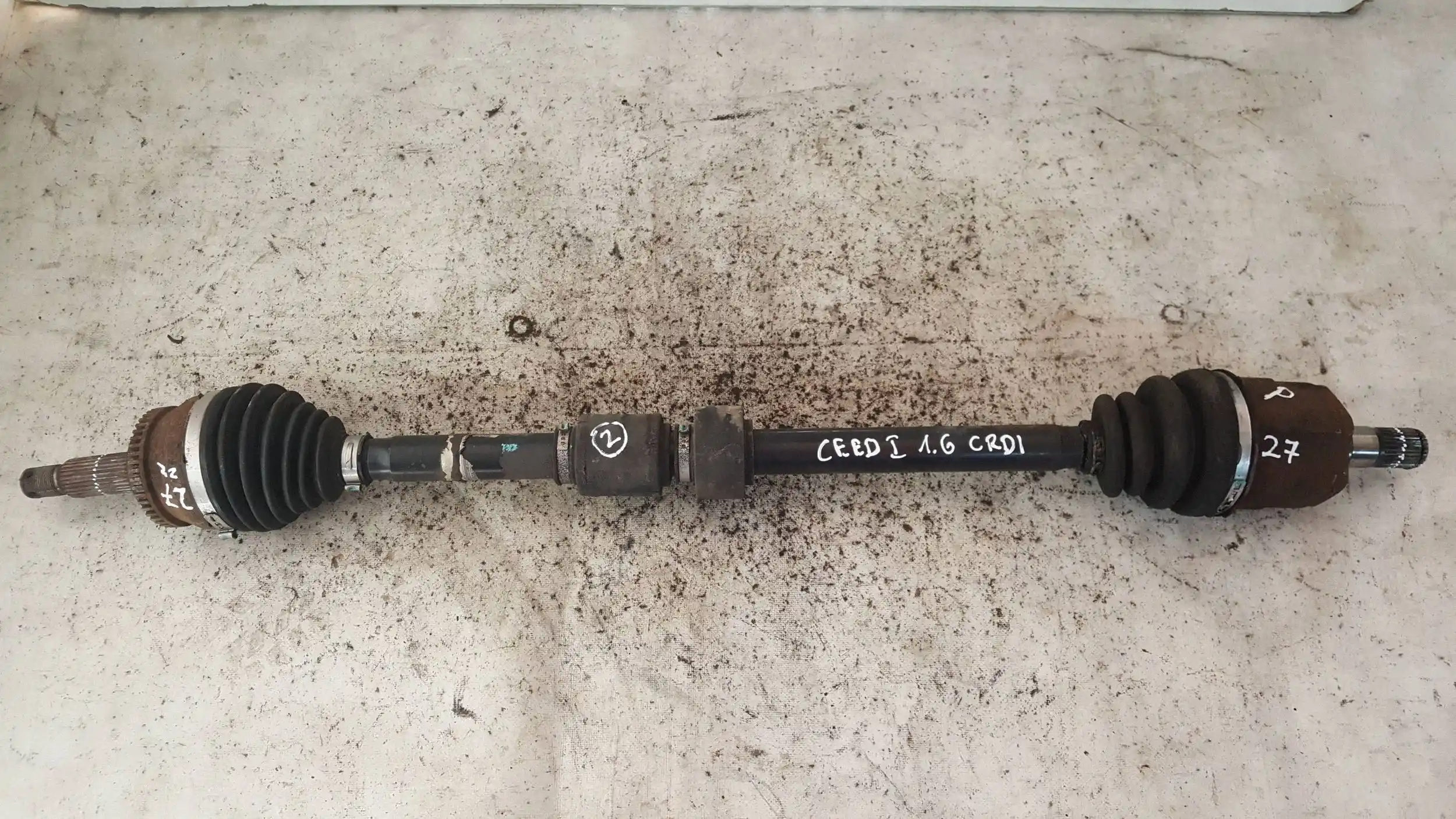 PÓŁOŚ PRAWA DŁUGA 27/27 KIA CEED I 1.6 CRDI 06-