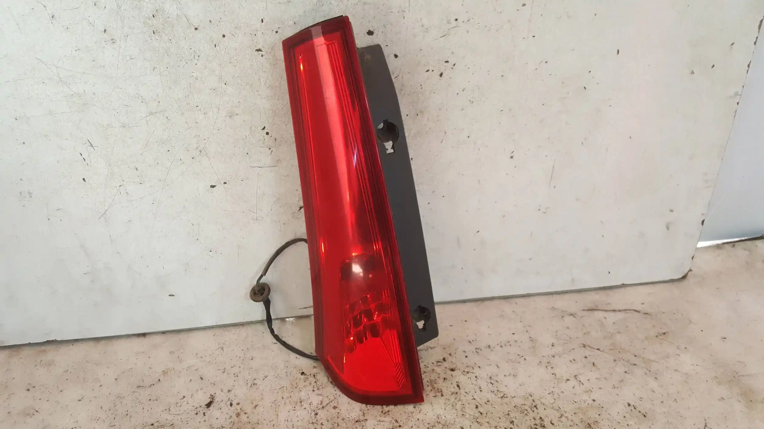 LAMPA LEWY TYŁ TYLNA KIA CEED I KOMBI 06-09