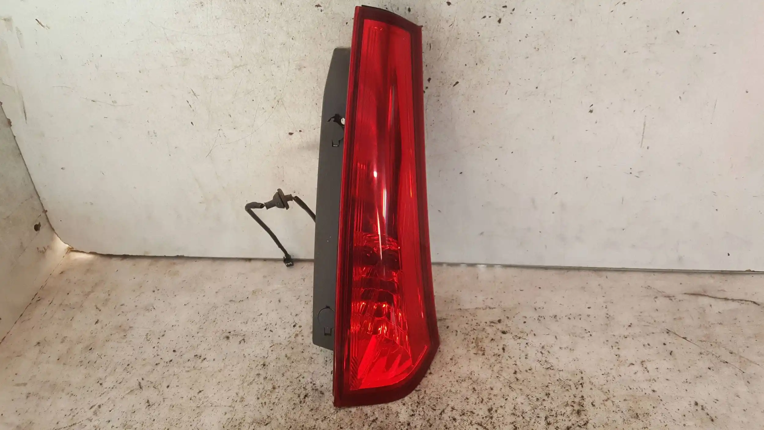 LAMPA PRAWY TYŁ TYLNA KIA CEED I KOMBI 06-09