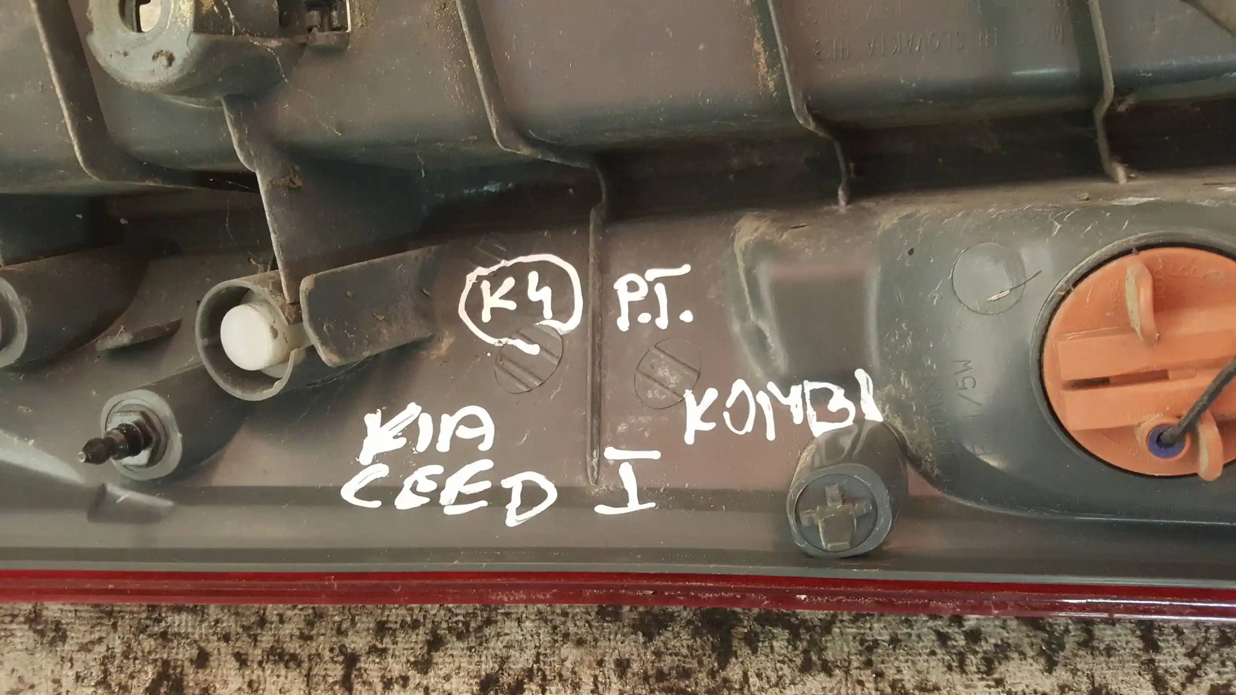 LAMPA PRAWY TYŁ TYLNA KIA CEED I KOMBI 06-09
