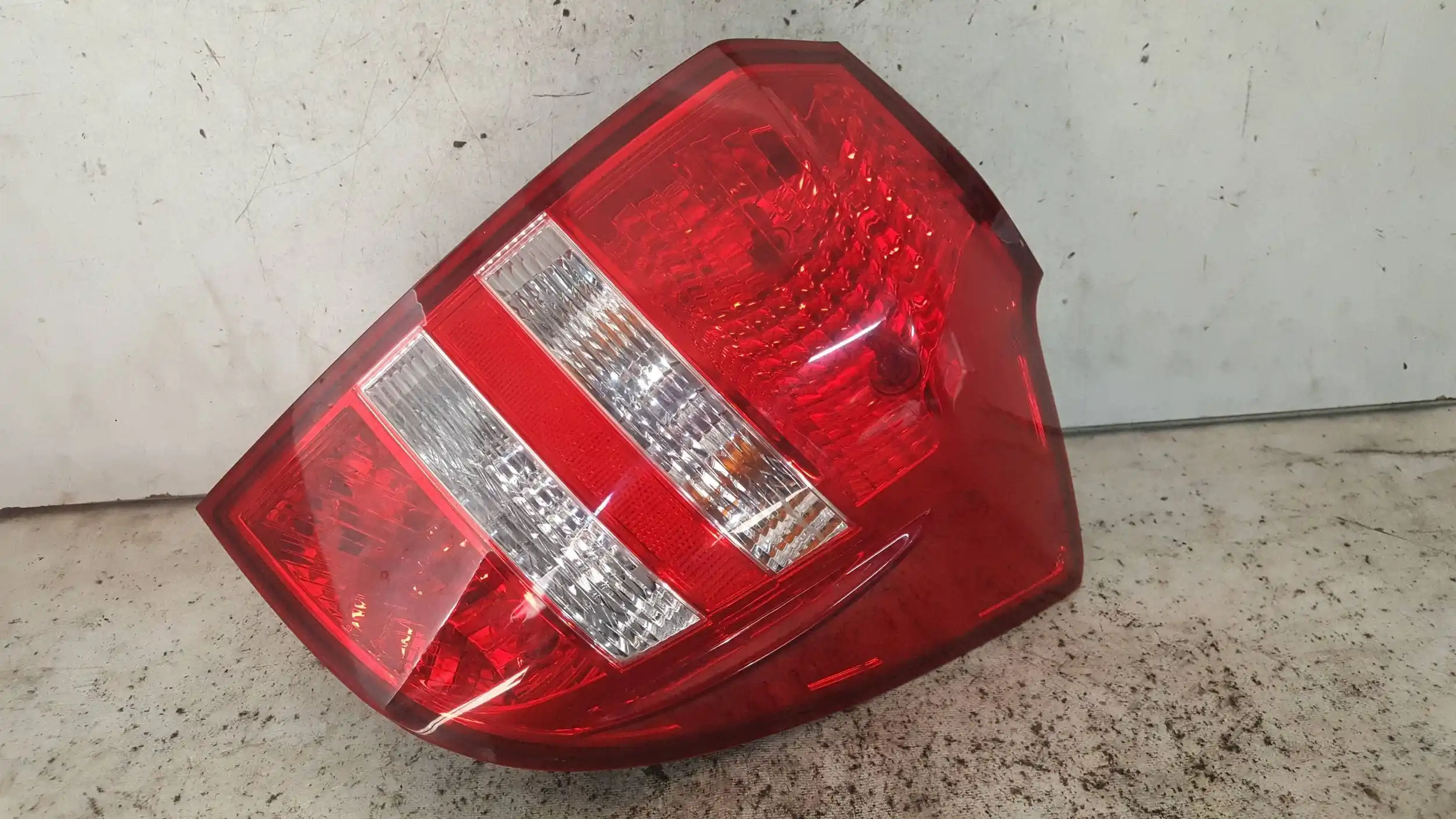 LAMPA PRAWY TYŁ TYLNA KIA CEED I KOMBI 06-09