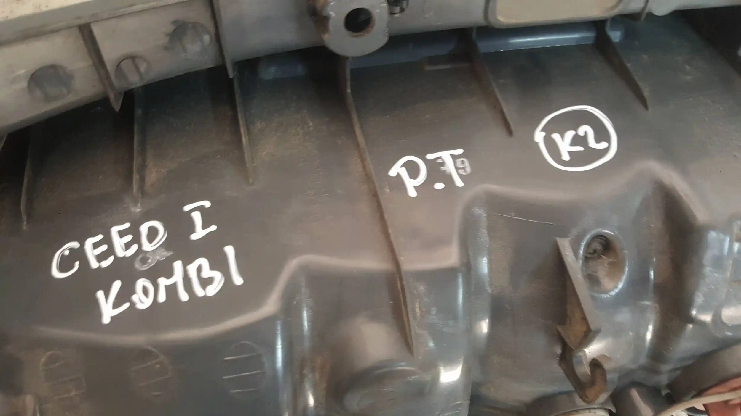 LAMPA PRAWY TYŁ TYLNA KIA CEED I KOMBI 06-09