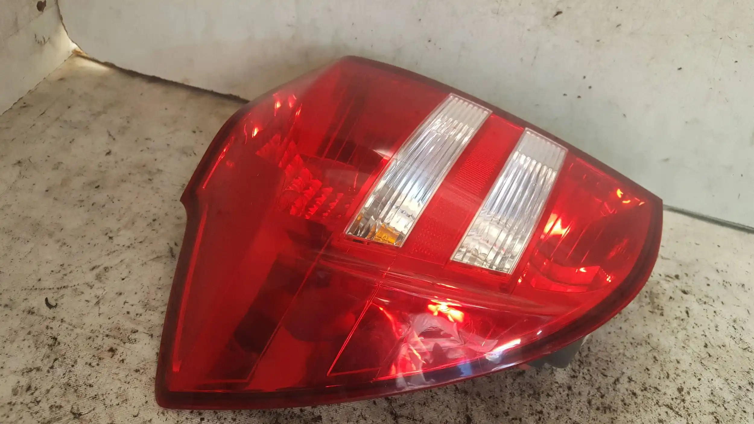 LAMPA LEWY TYŁ TYLNA KIA CEED I KOMBI 06-09